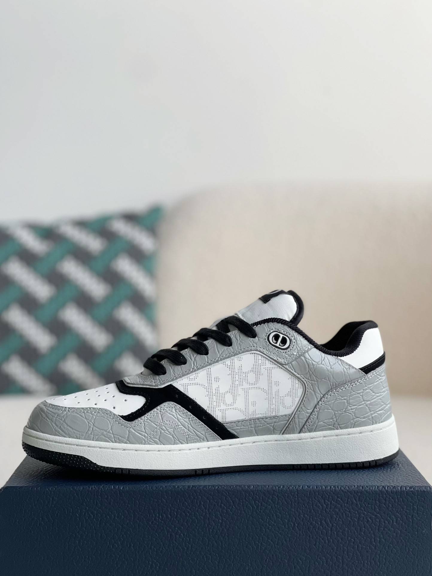 D*OR New B27 Sneaker