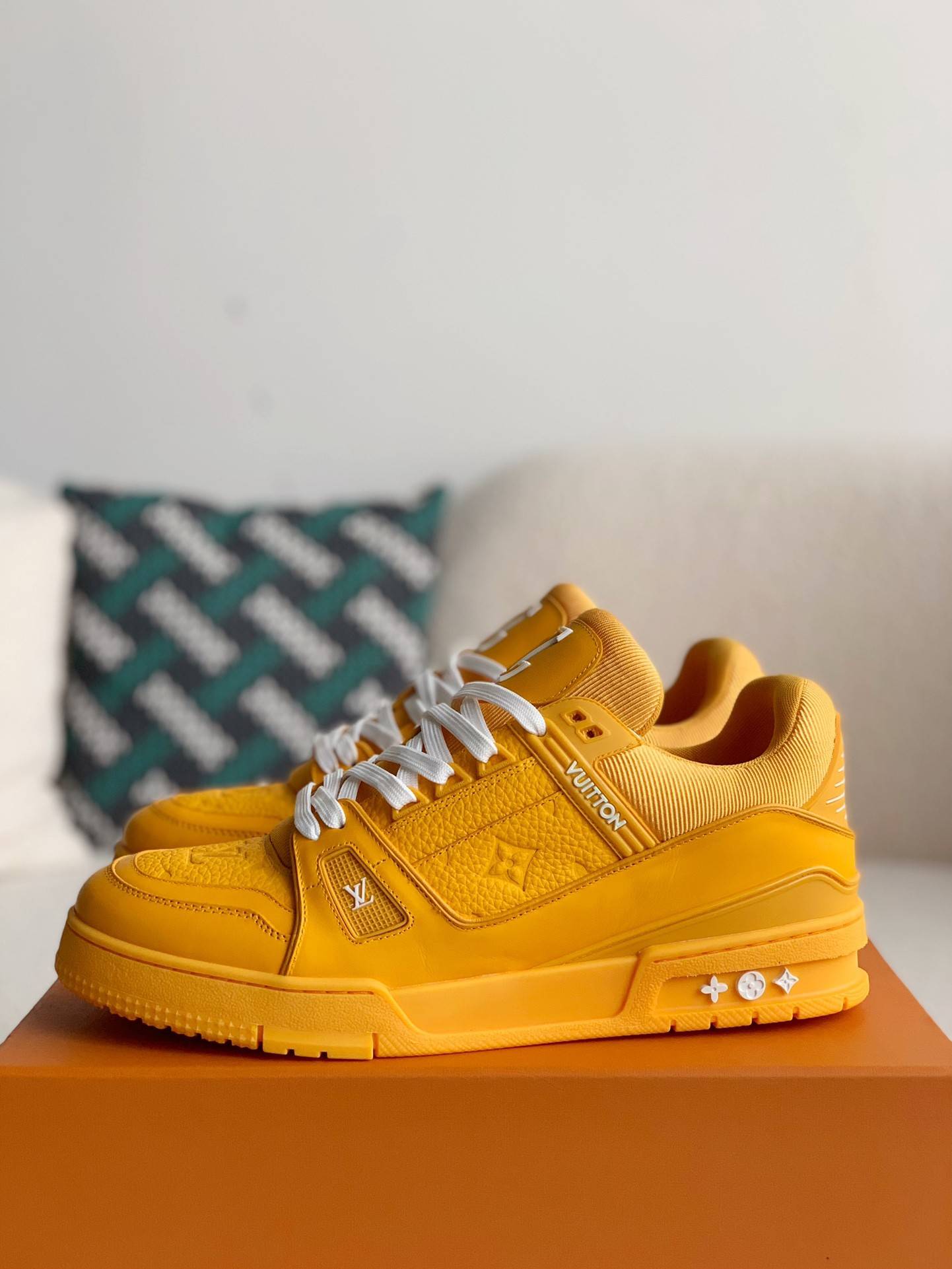 L*V TRAINER Sneakers