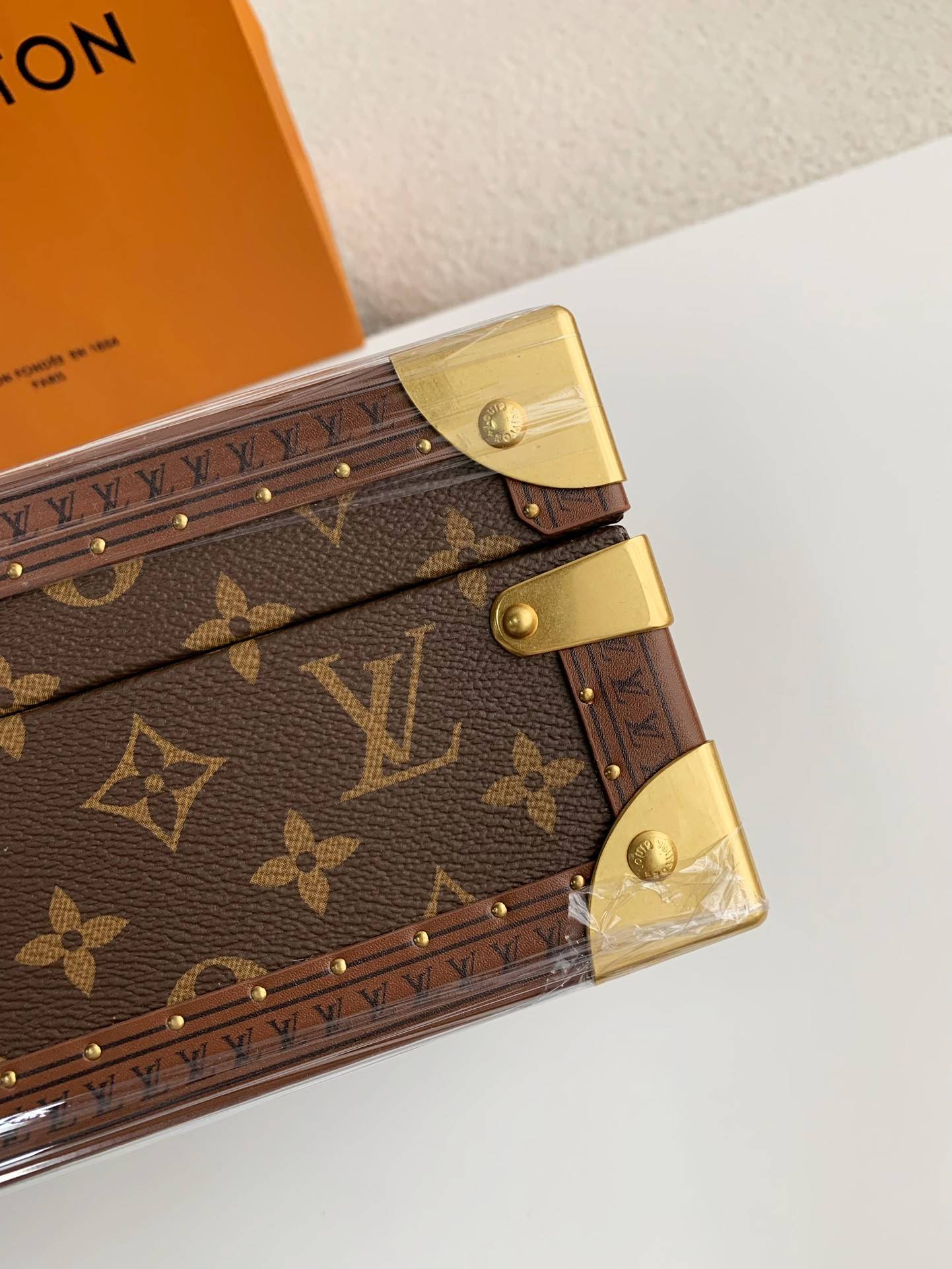 L*V Watch Storage Box Size：34*18*11cm