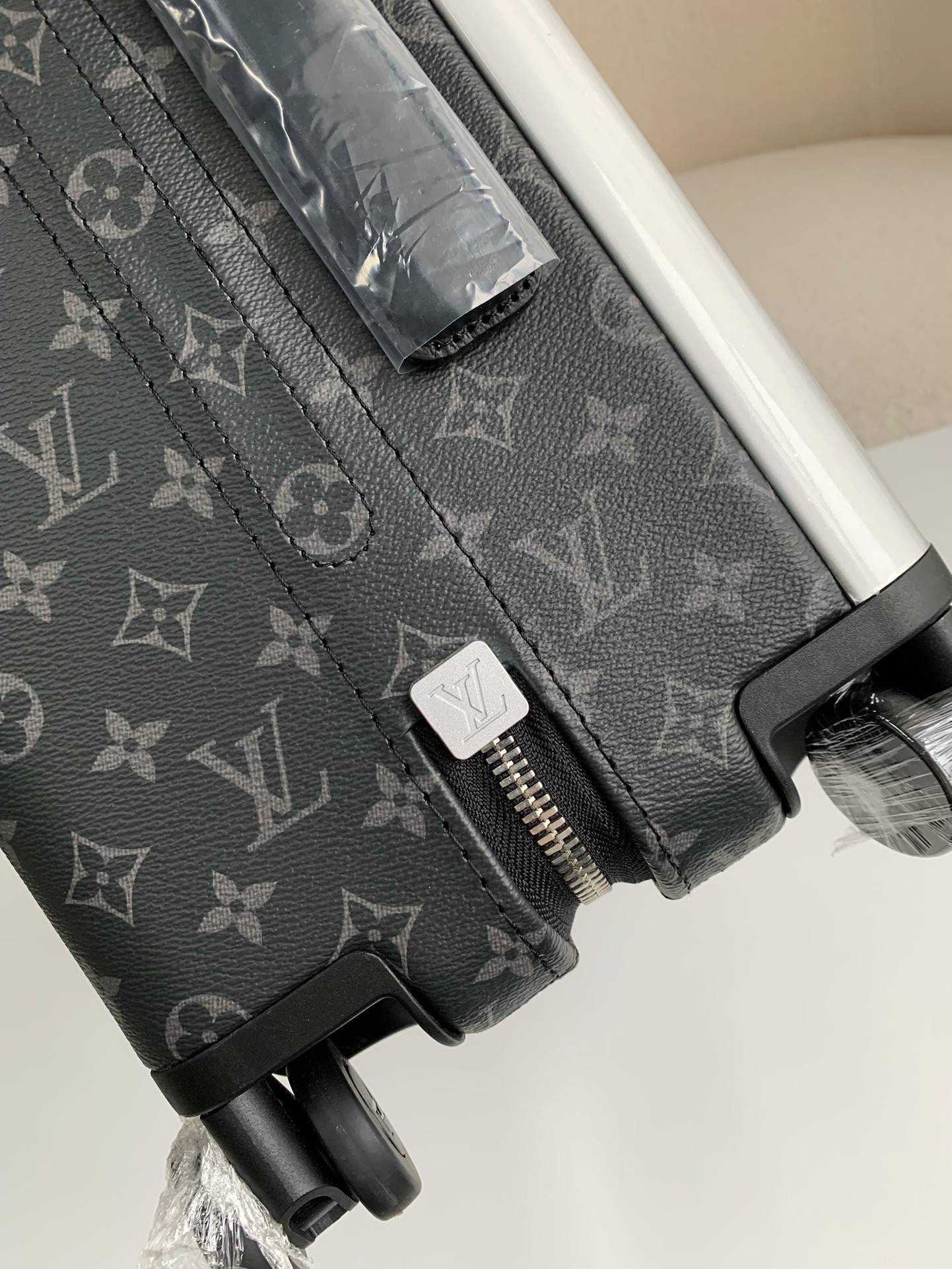 L*V suitcase