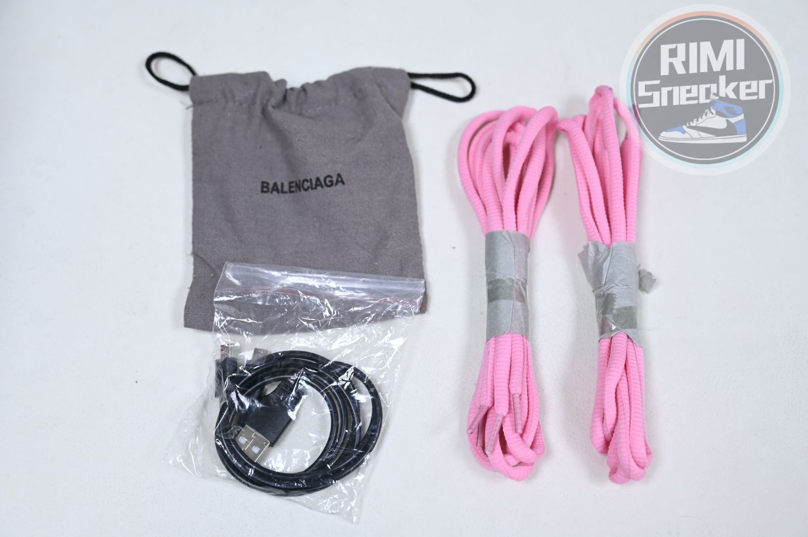 Balenciaga all sizes still in stock! Please contact customer service on iMessage/WhatsApp to purchase! BLGA  Track（LED）