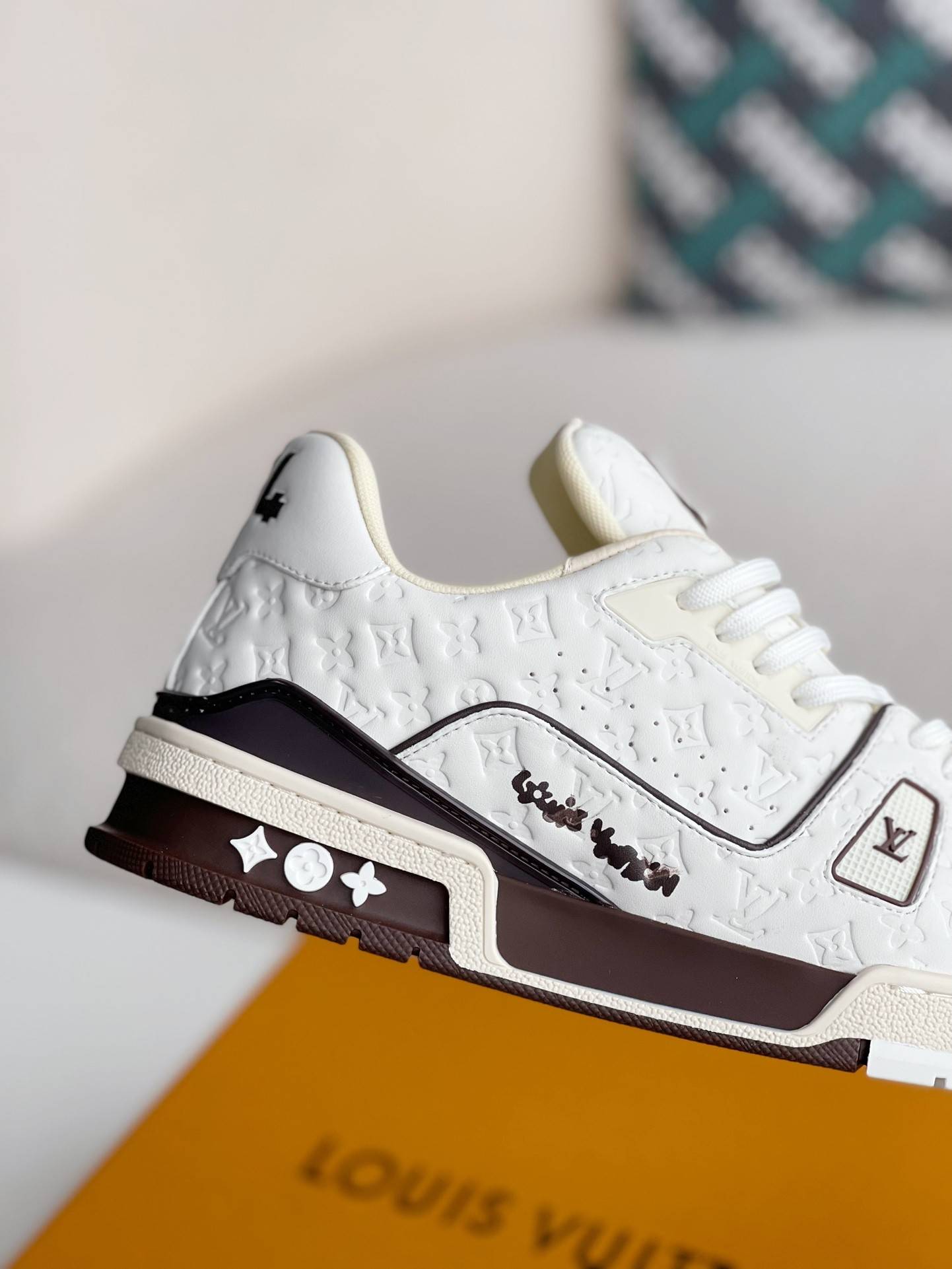 L*V SNEAKERS_