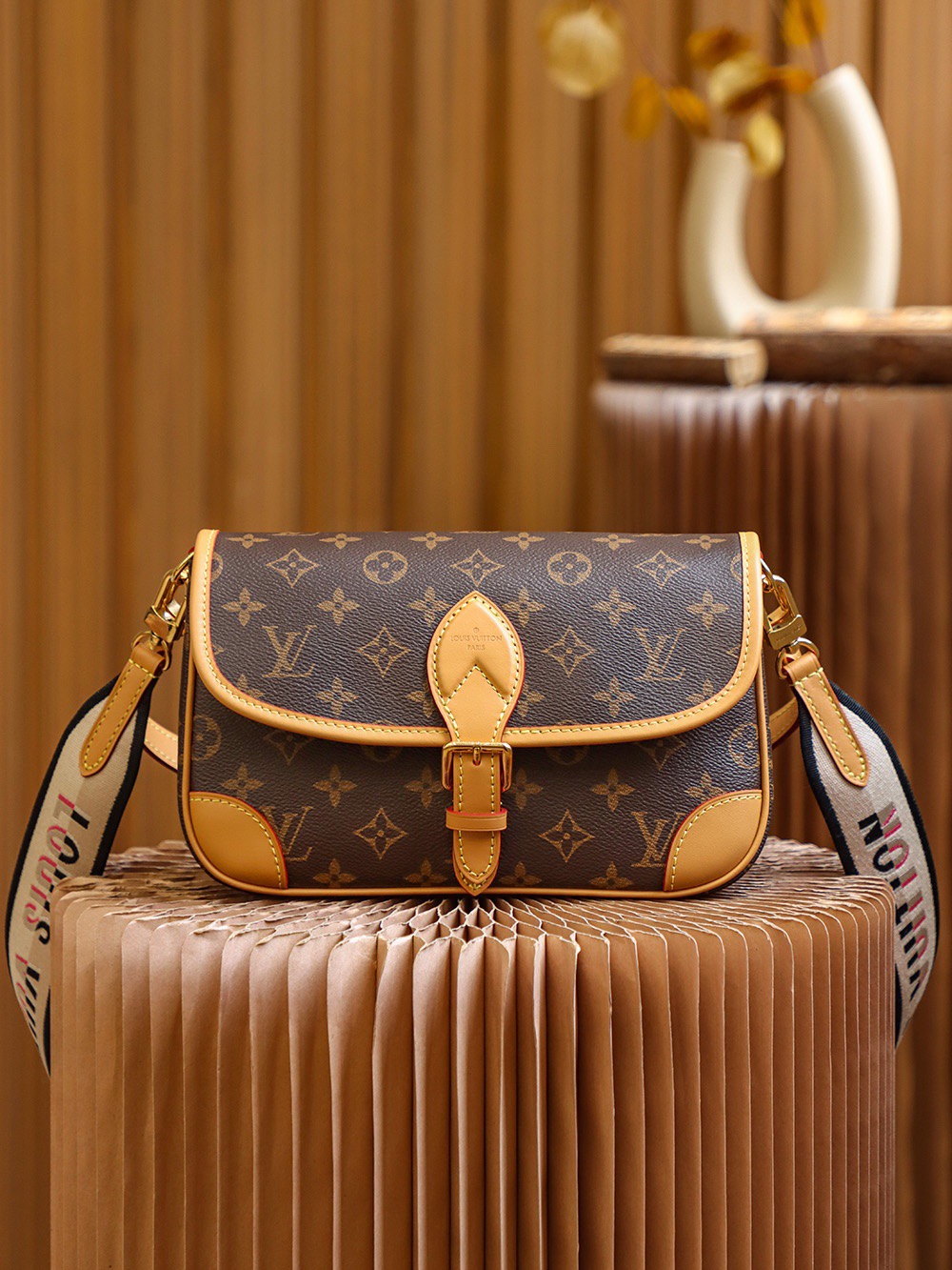 L*V Borsa Diane M45985,Size:9*15*24cm