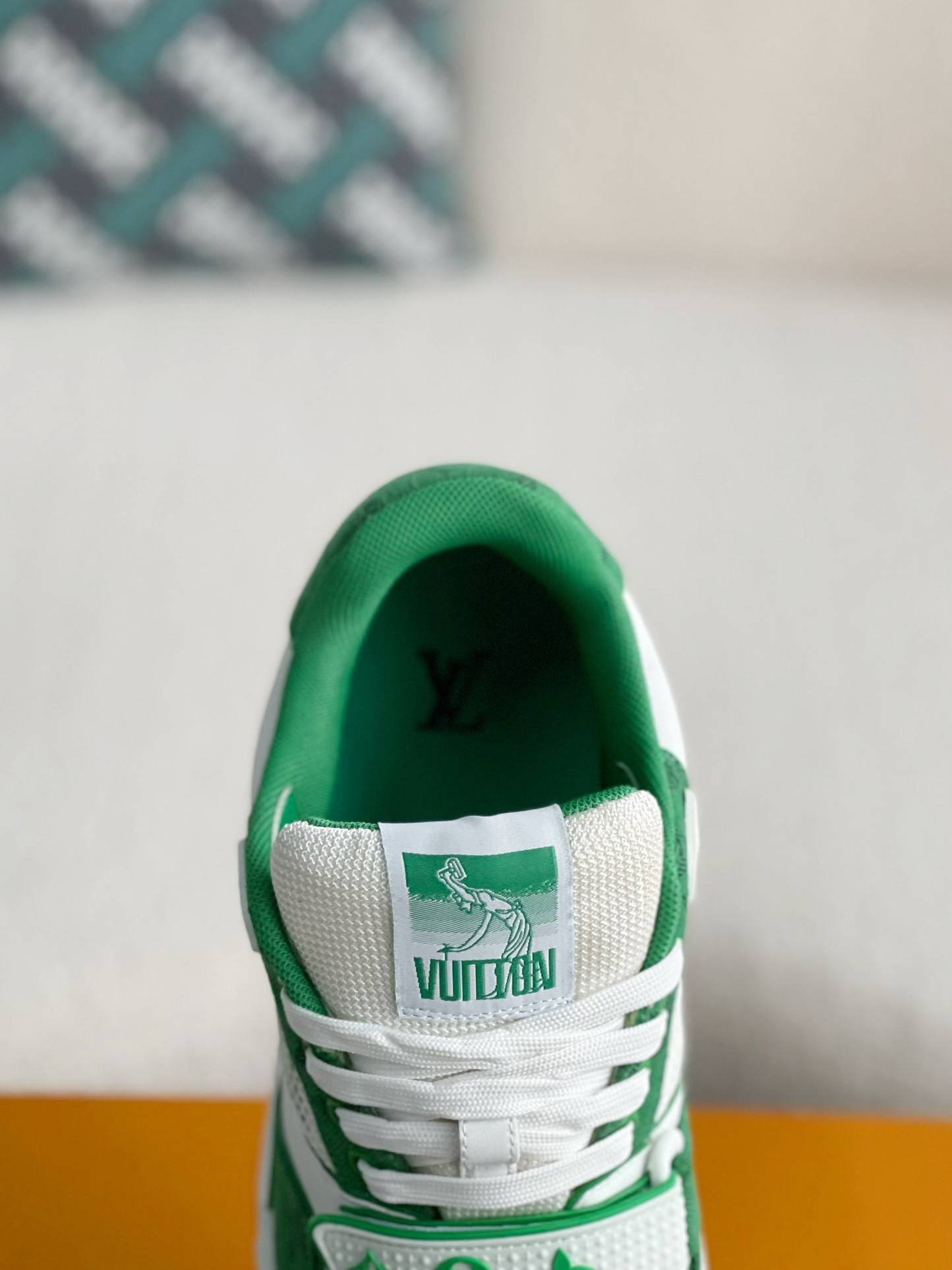 L*V TRAINER Sneakers