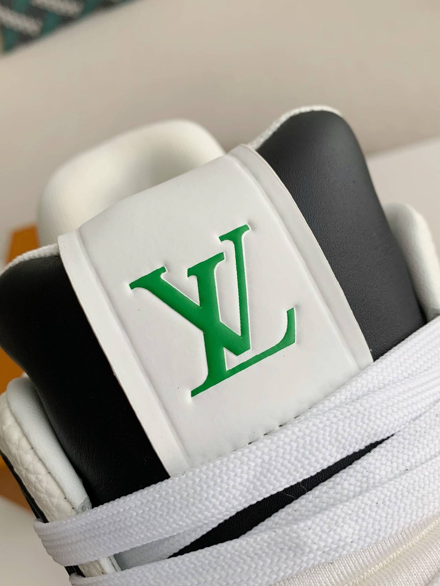 L*V TRAINER SNEAKERS