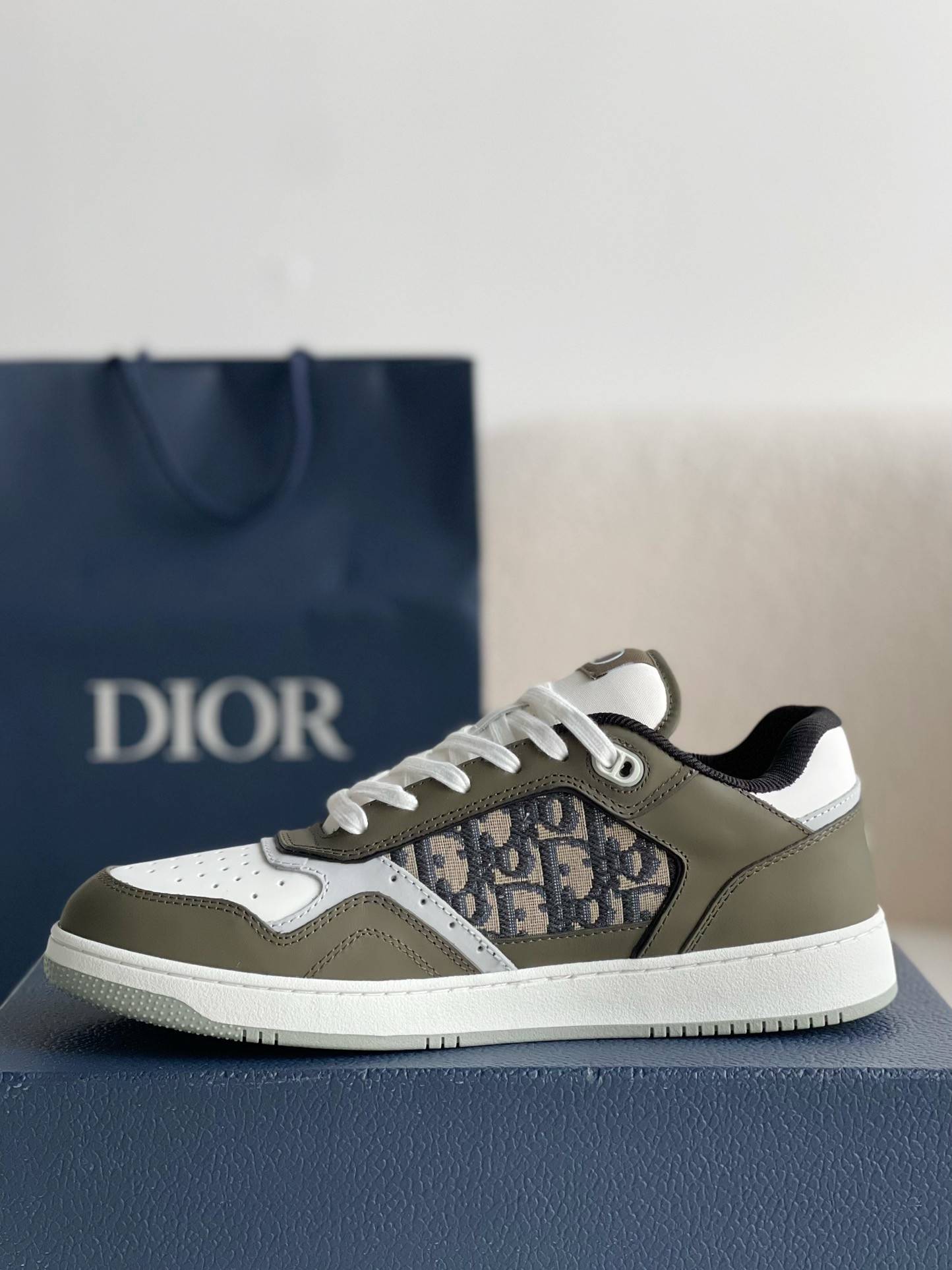 D*OR HIGH LEVEL B27 Sneaker