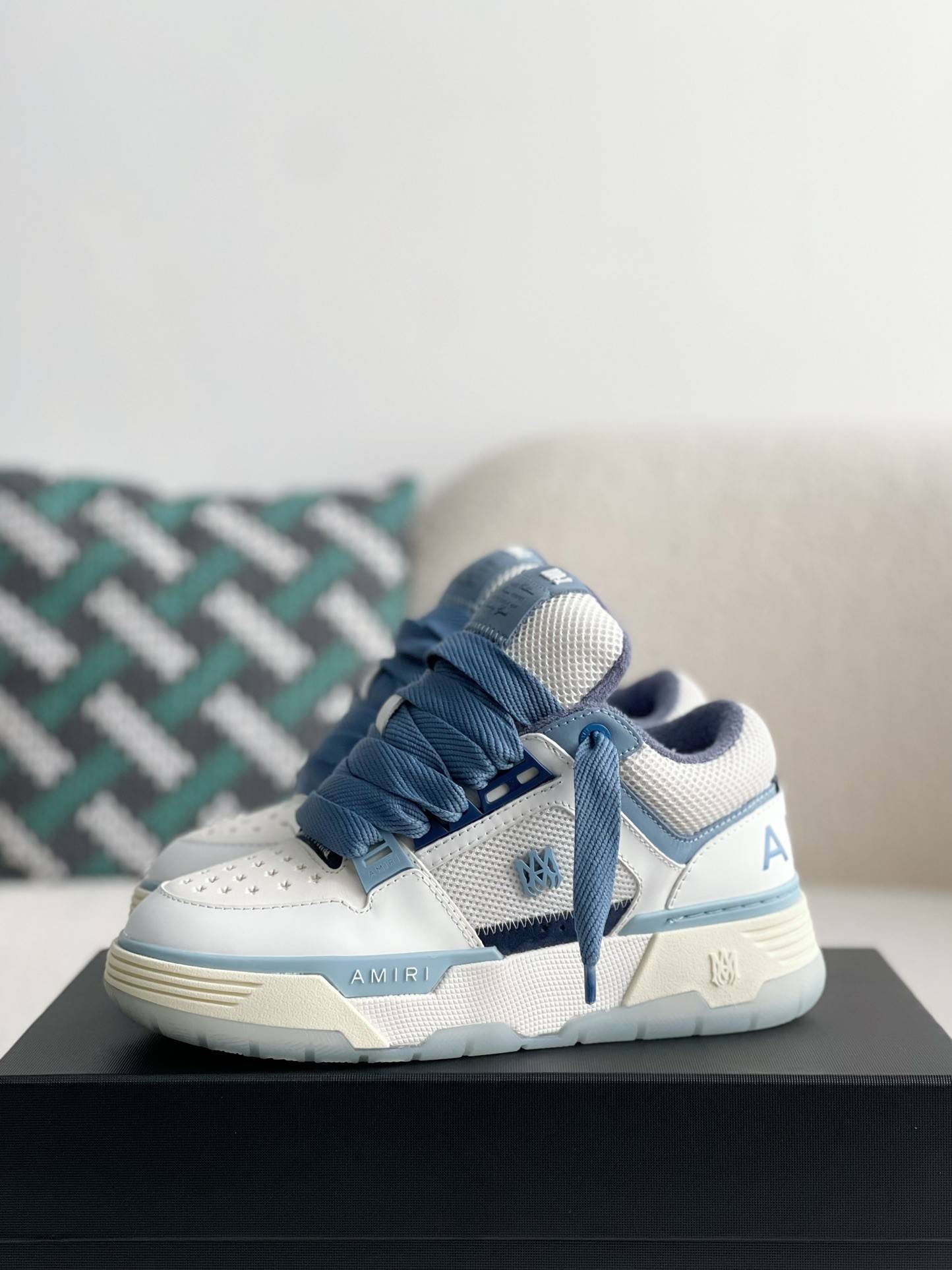 A*RI sneaker