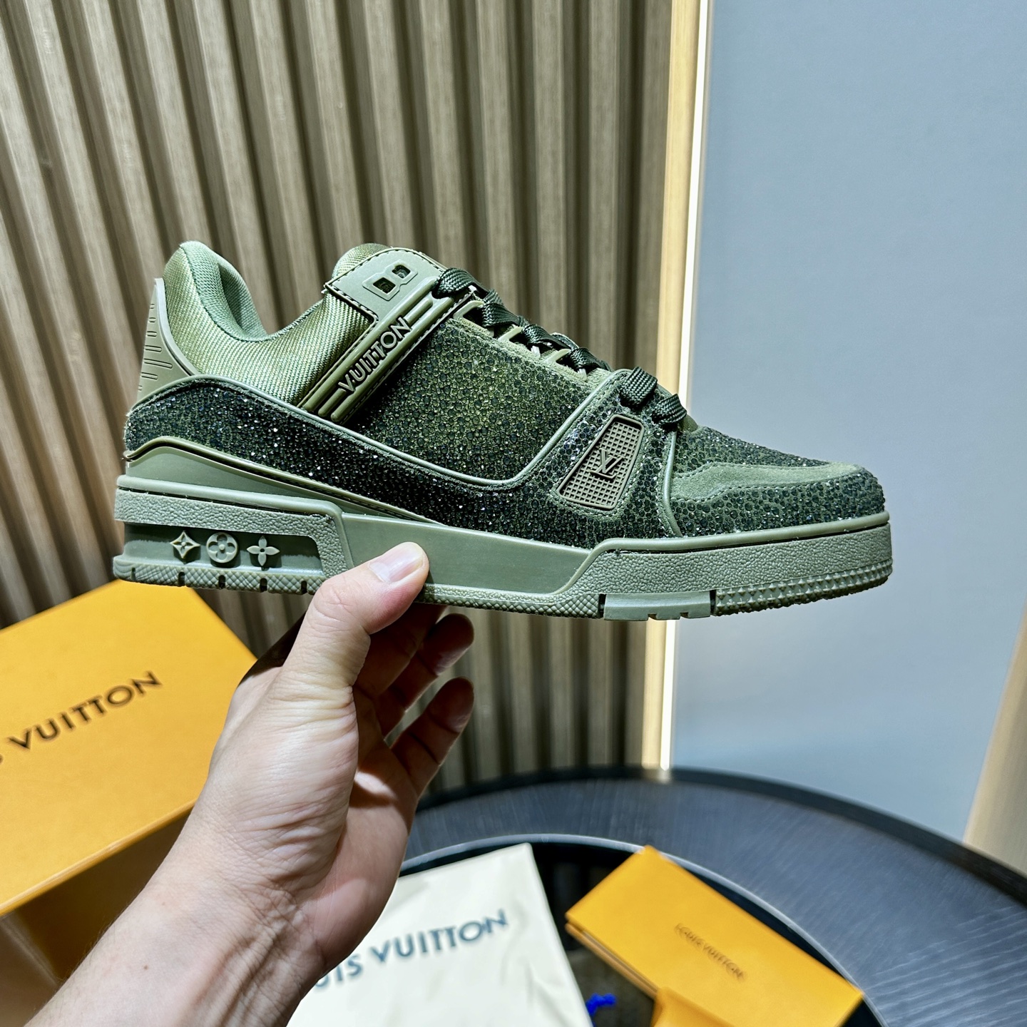 L*V TRAINER Sneakers