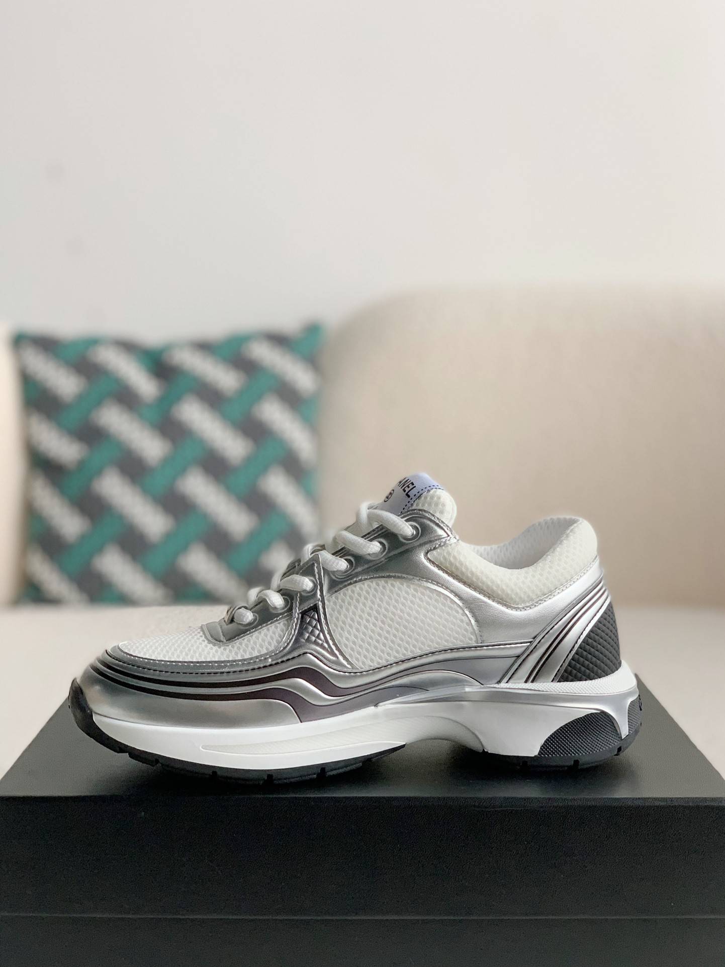 CH*EL Sneakers
