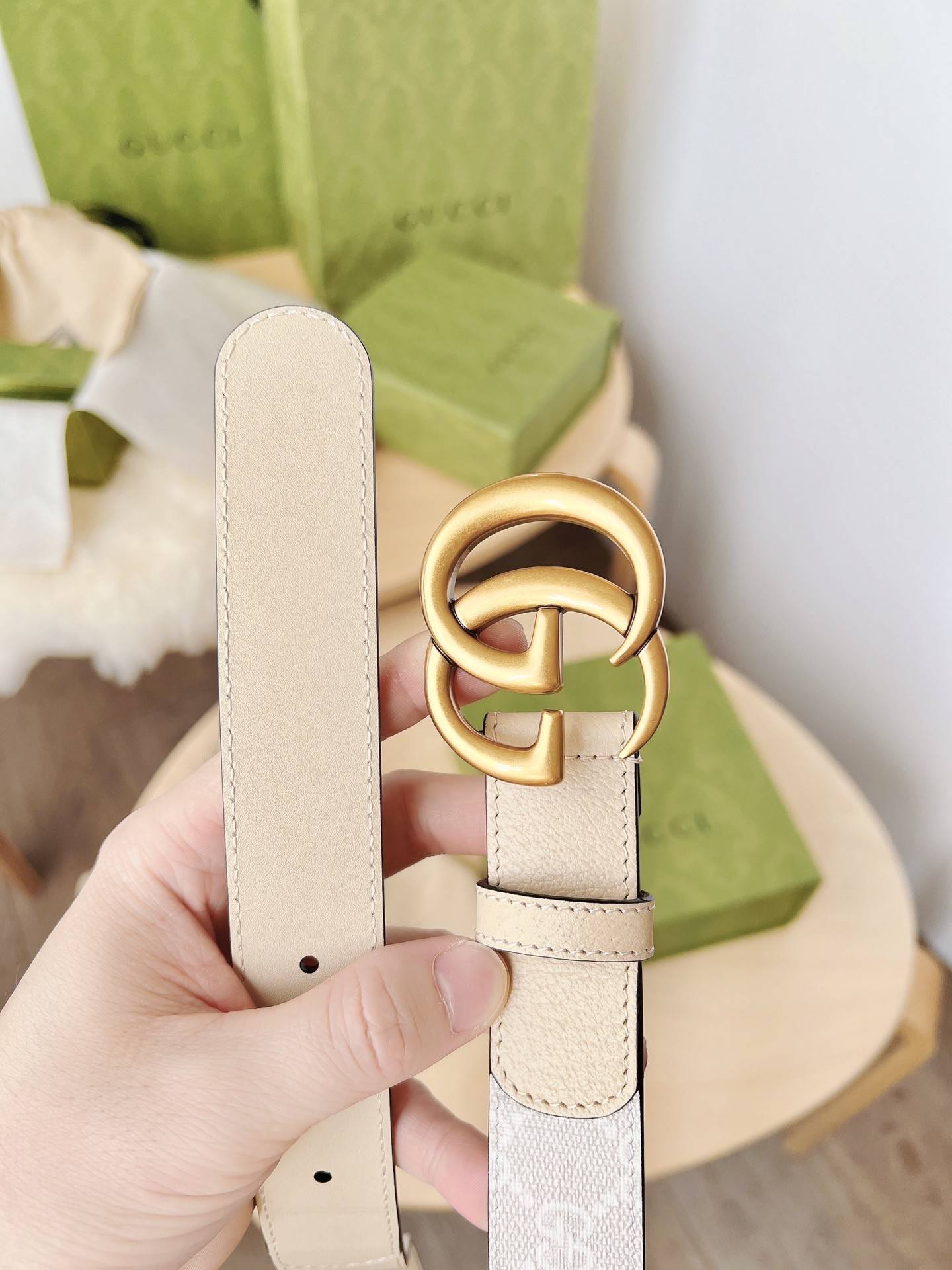 G*u*i ladies belt