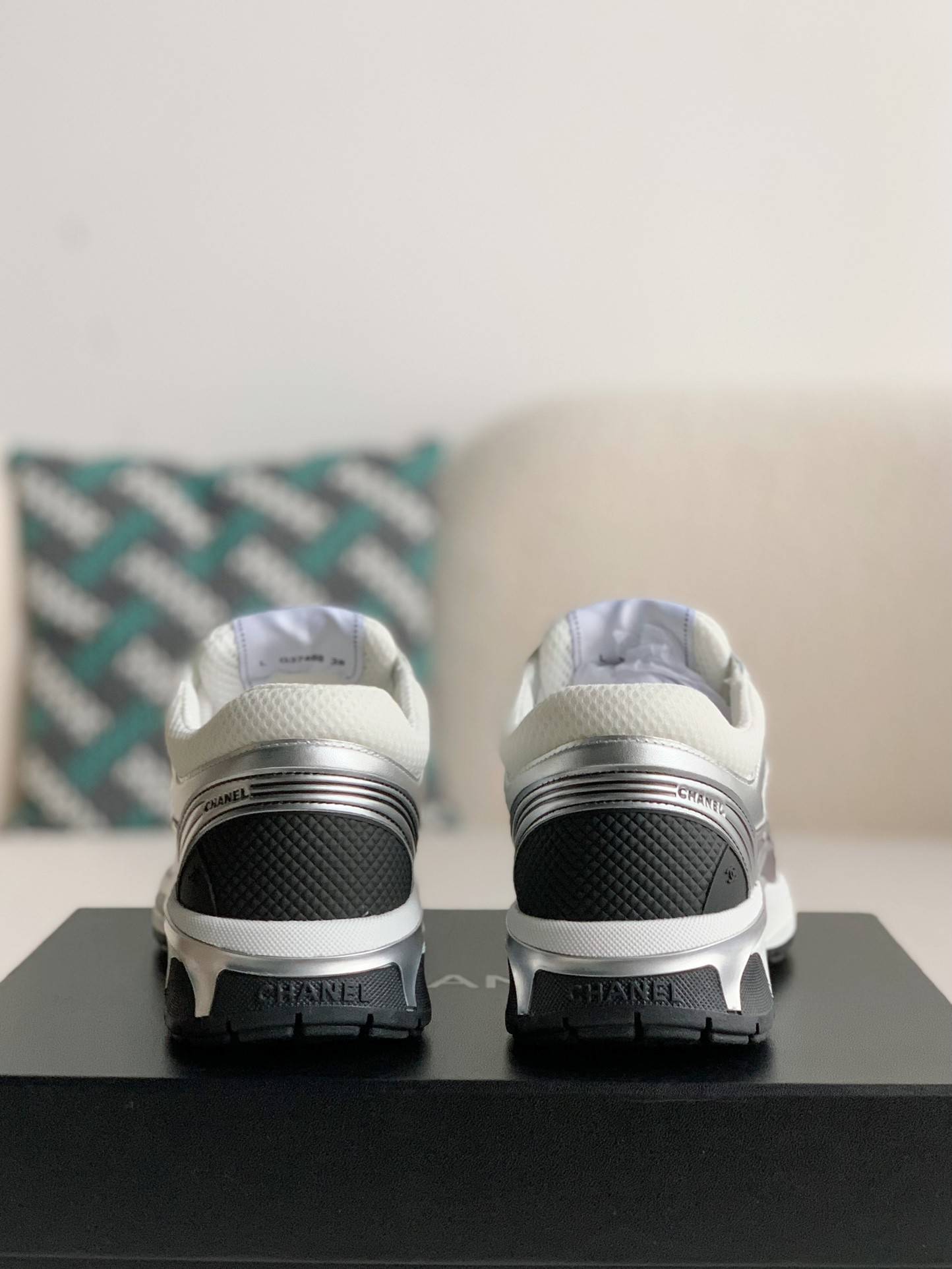 CH*EL Sneakers