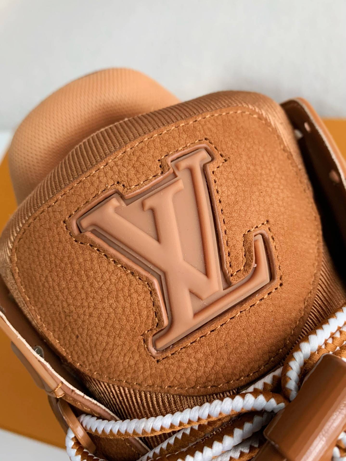 L*V TRAINER SNEAKERS