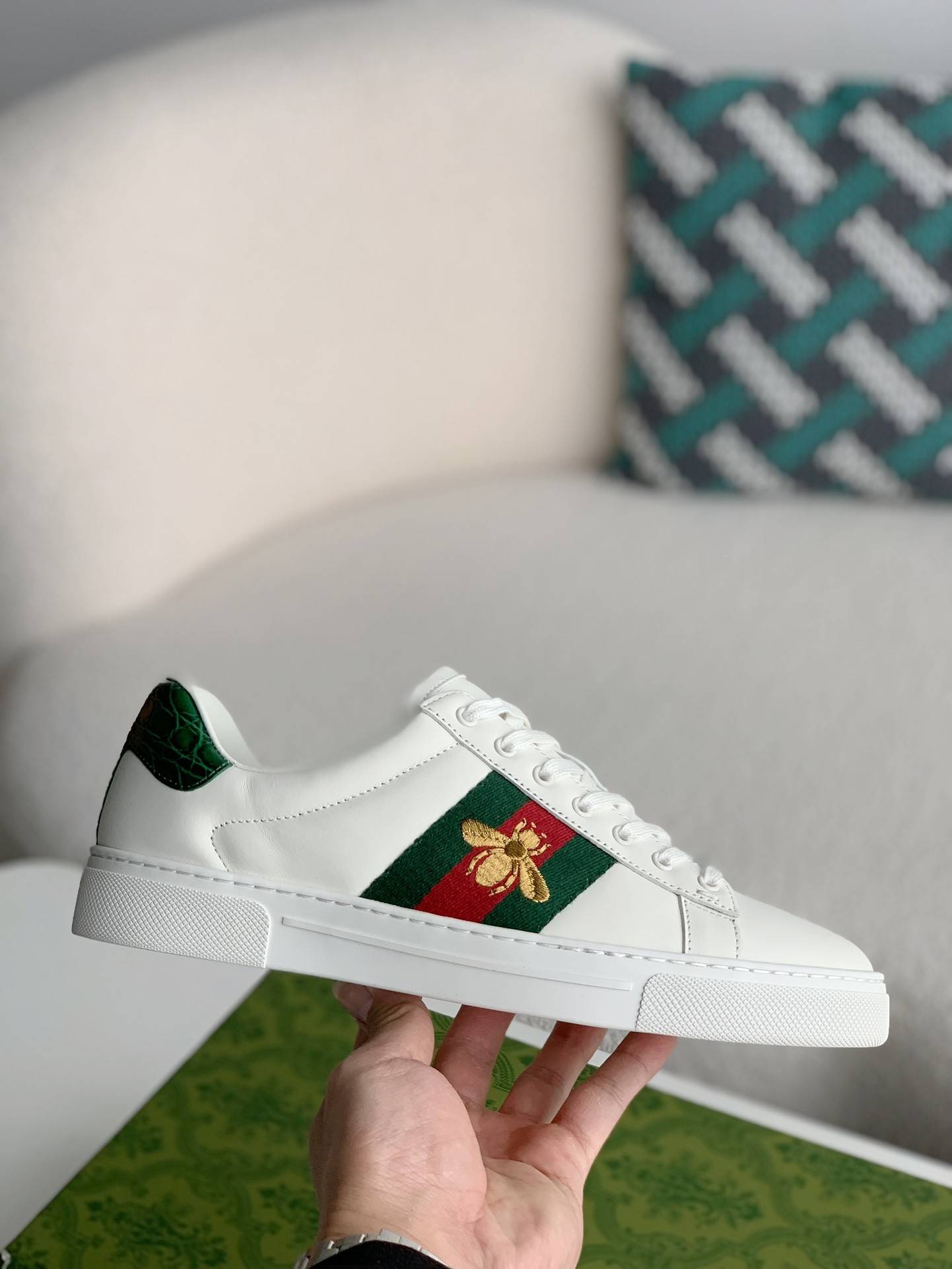 GU*ISneakers