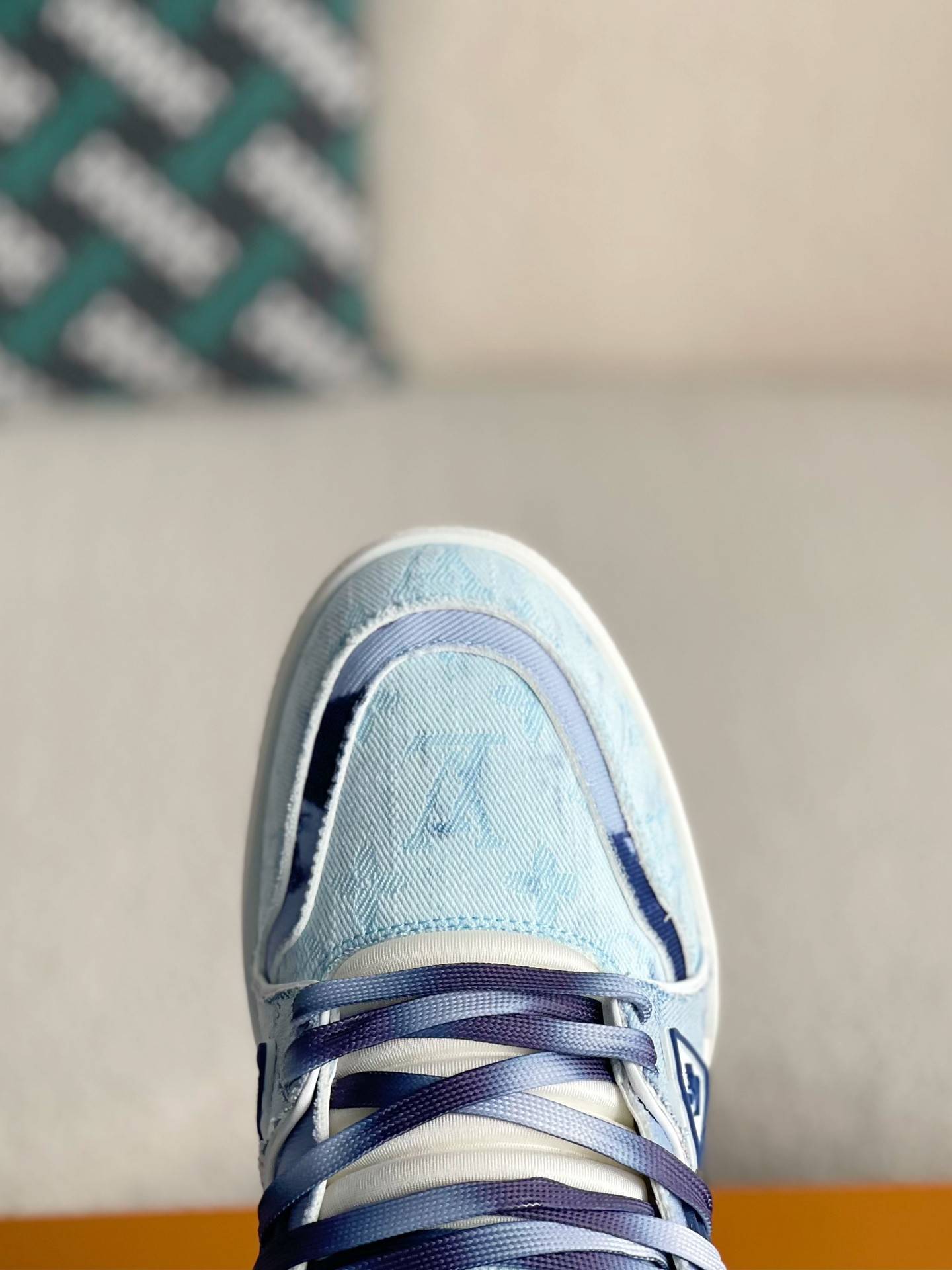 L*V TRAINER SNEAKERS
