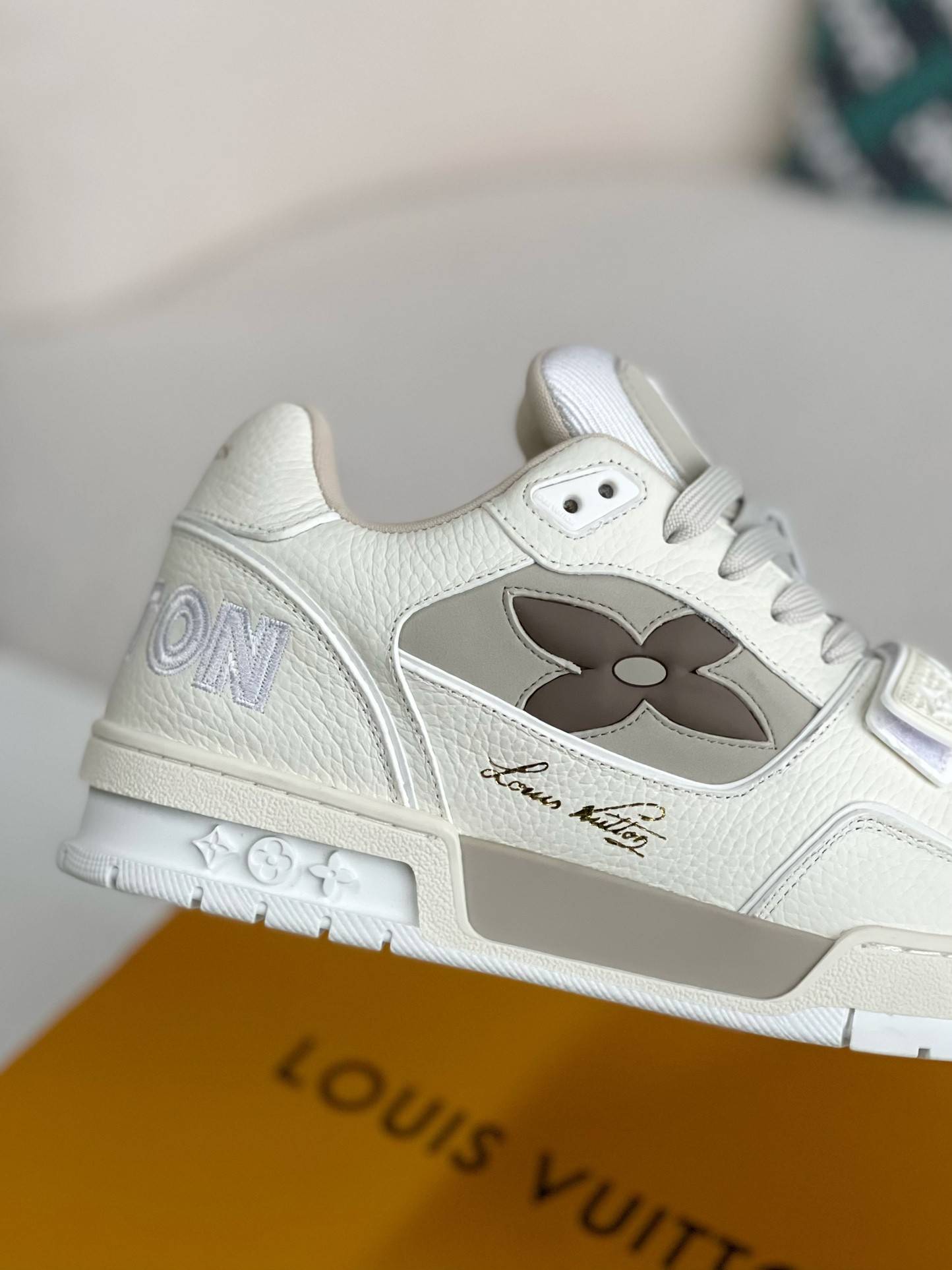 L*V TRAINER SNEAKERS