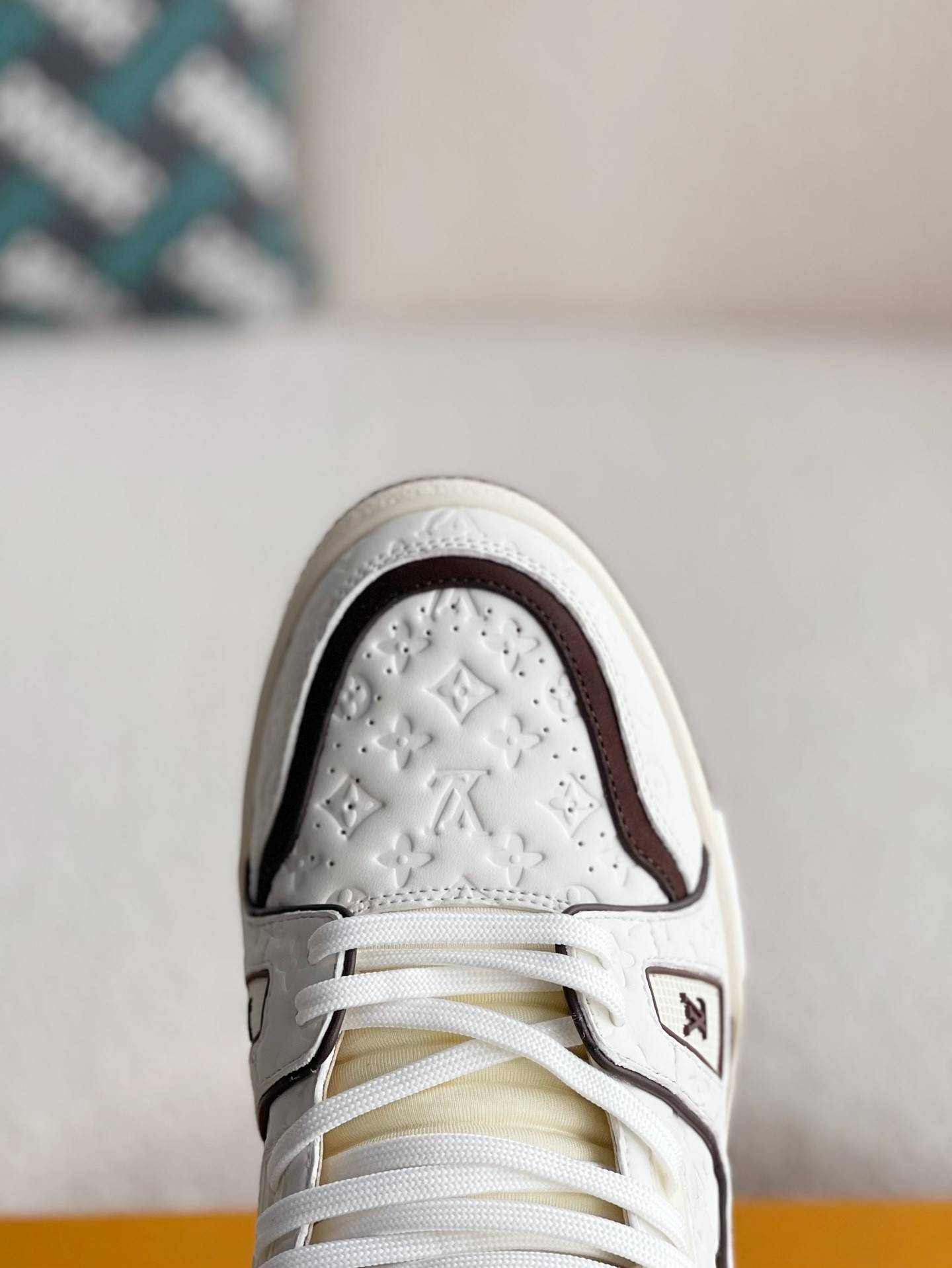 L*V SNEAKERS_