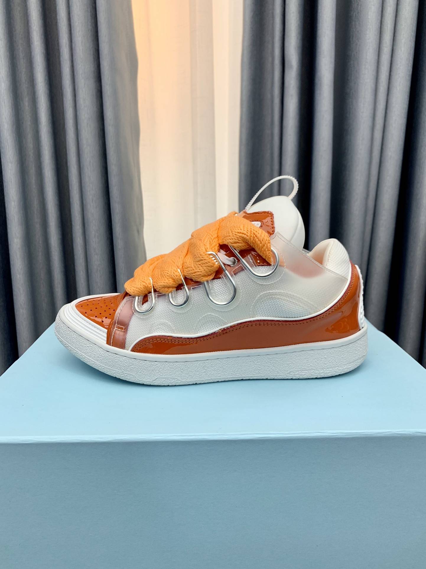 LA*N Sneaker
