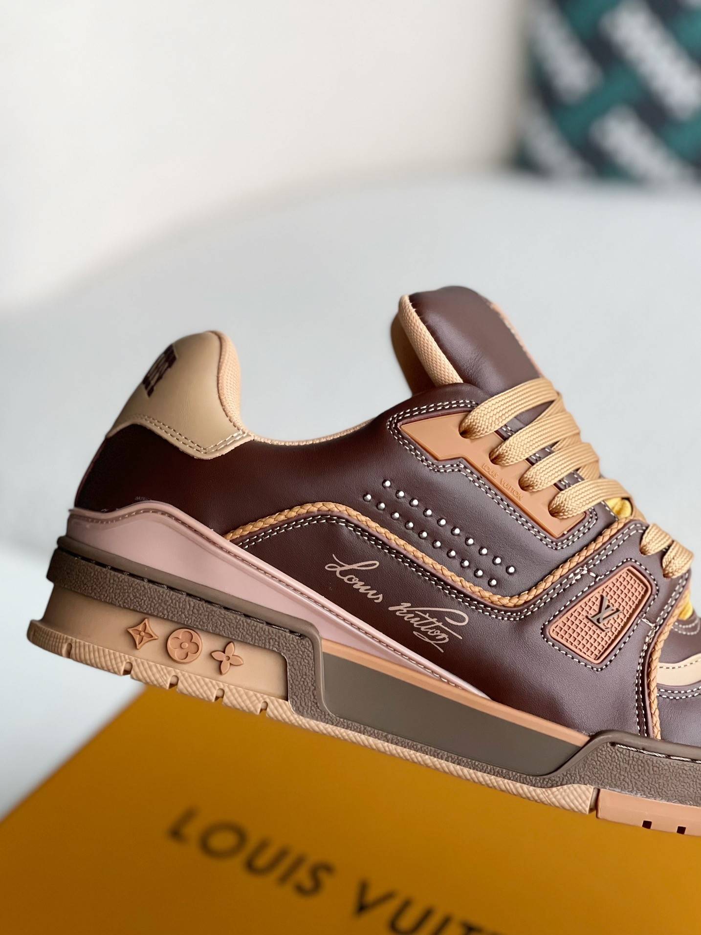 L*V TRAINER SNEAKERS