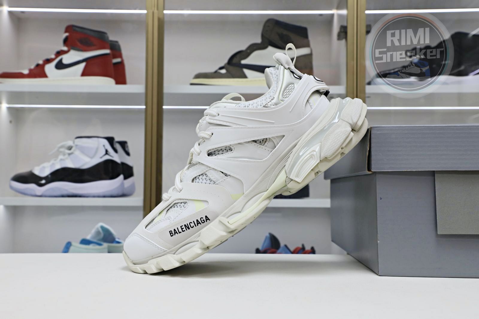 Balenciaga all sizes still in stock! Please contact customer service on iMessage/WhatsApp to purchase! BLGA  Track（LED）