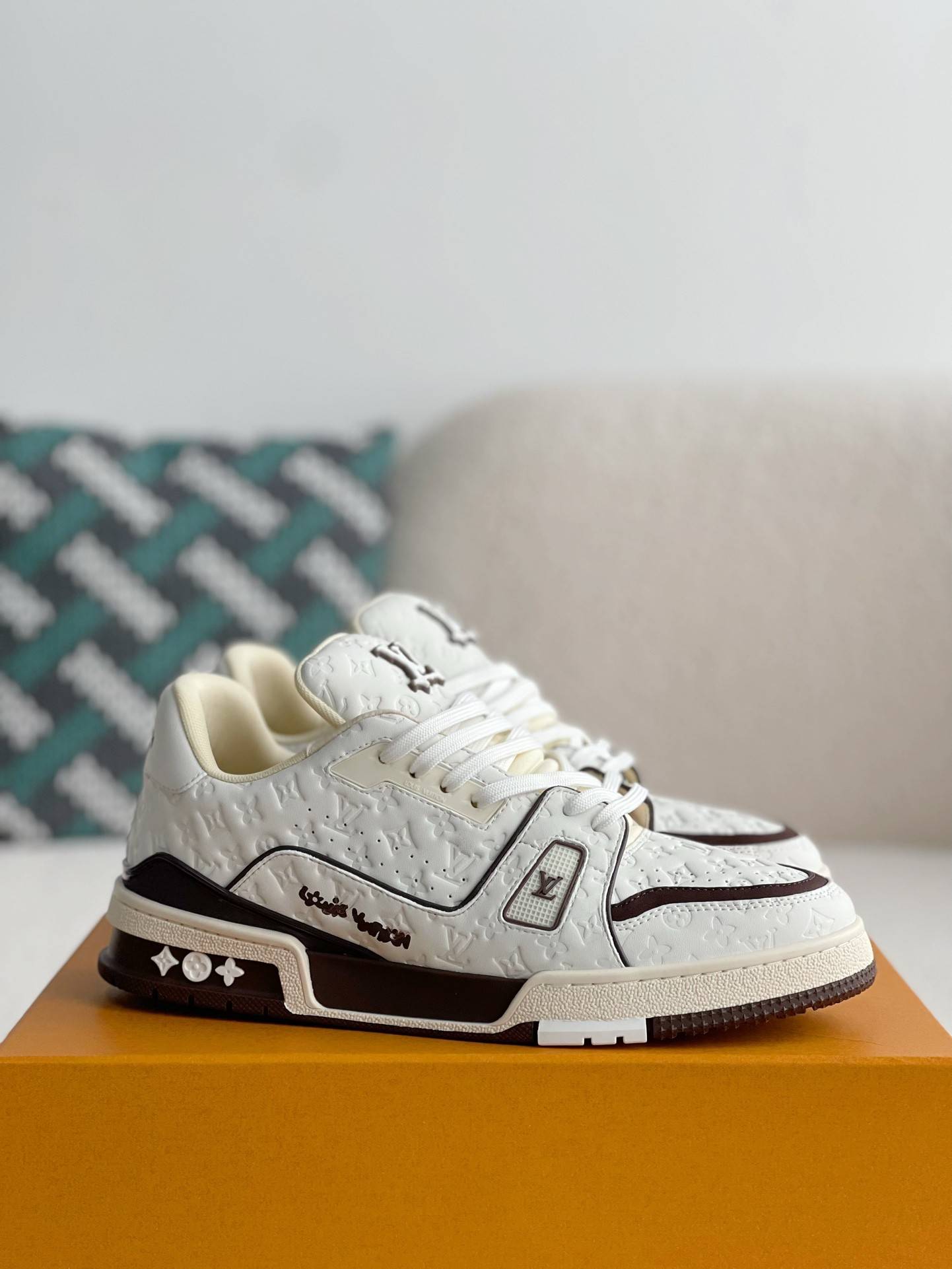 L*V SNEAKERS_