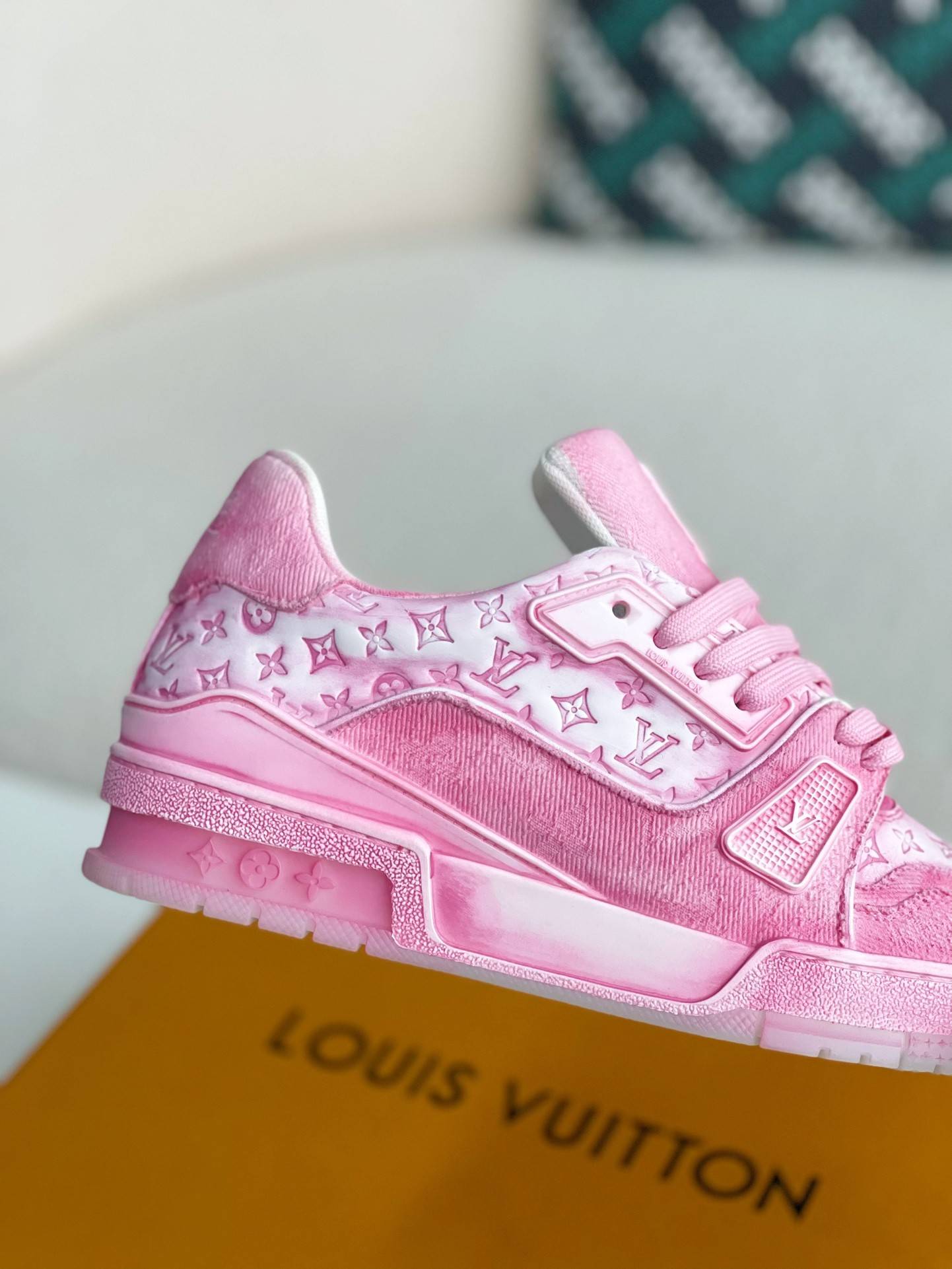 L*V TRAINER SNEAKERS