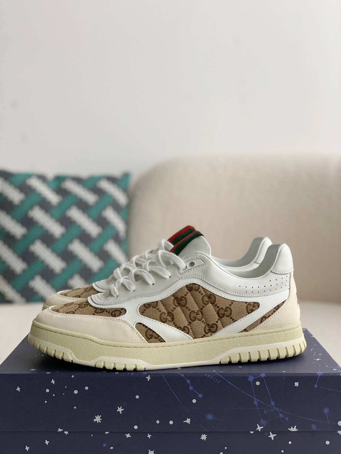 GU*INew Sneakers