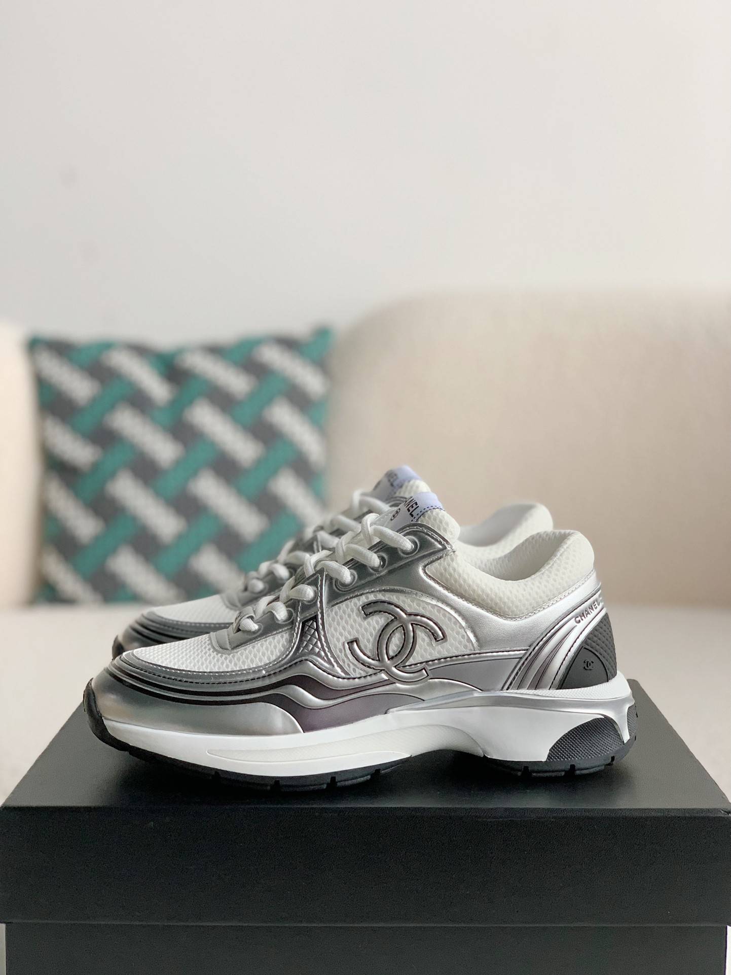CH*EL Sneakers