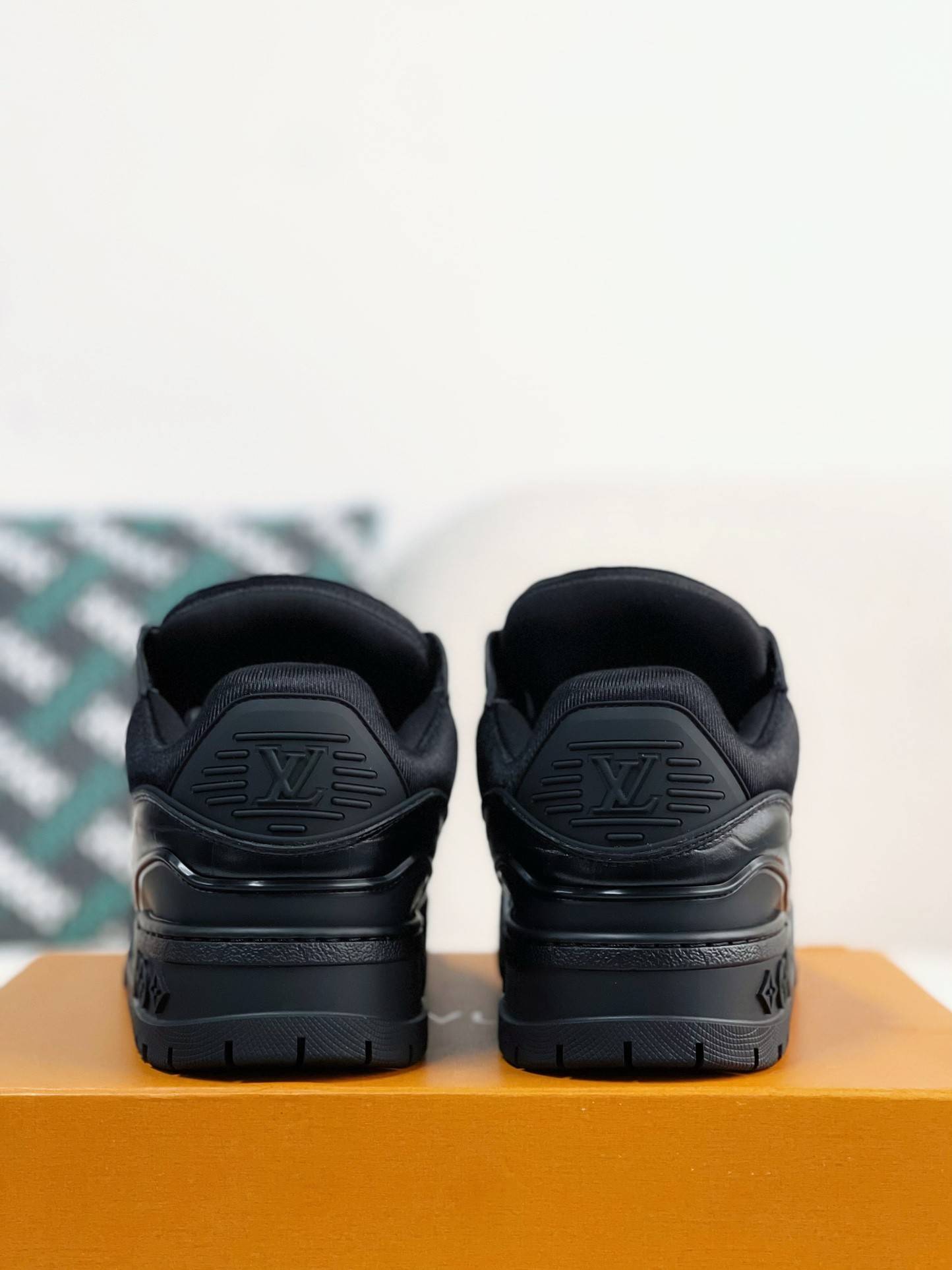 L*V TRAINER MAXI SNEAKERS