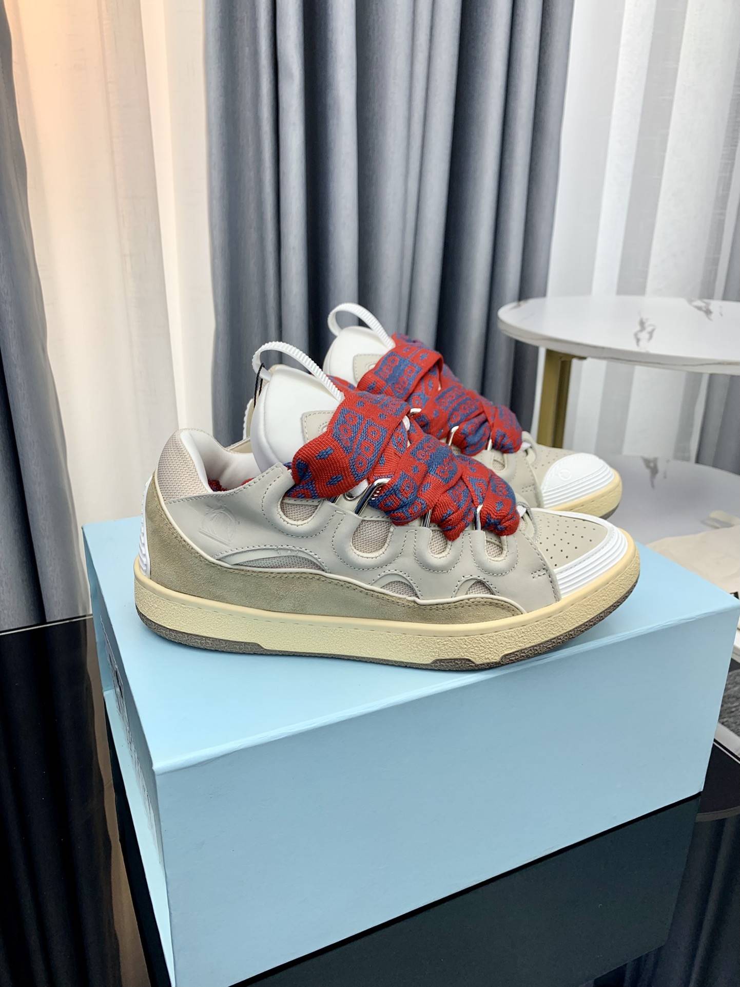LA*N Sneaker