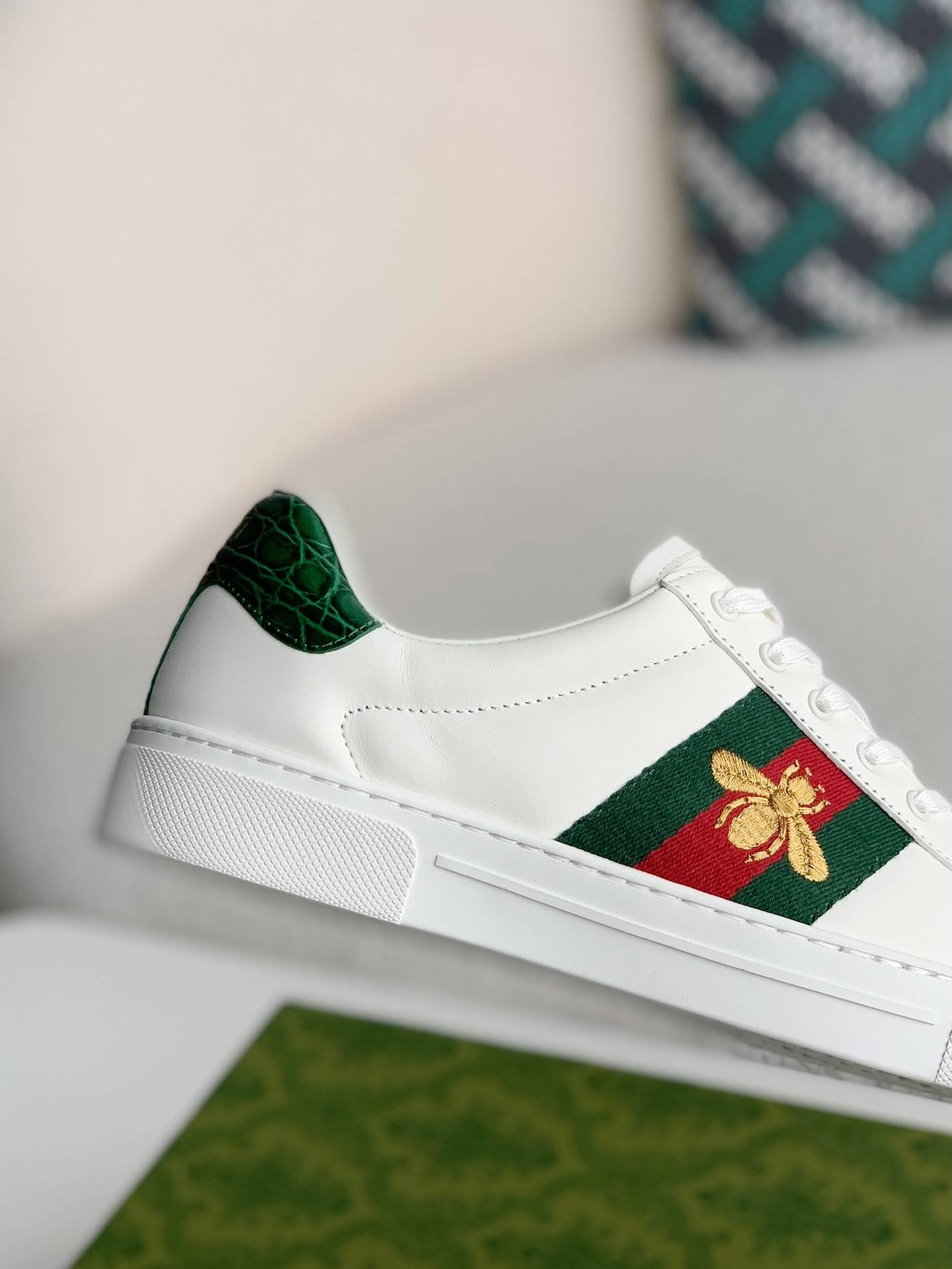 GU*ISneakers