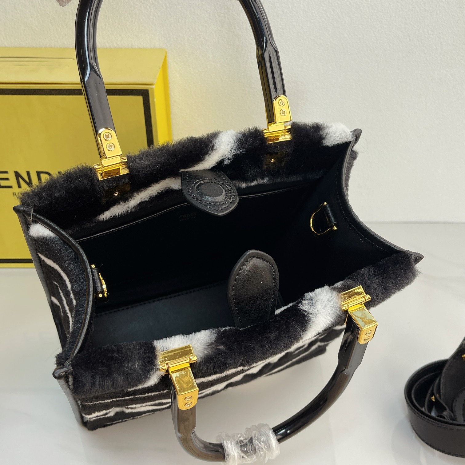 Fendi Tote Bag "Sunshine Tote Bag" Model: 8836 Black and White Pattern Size 23ⅹ22cm