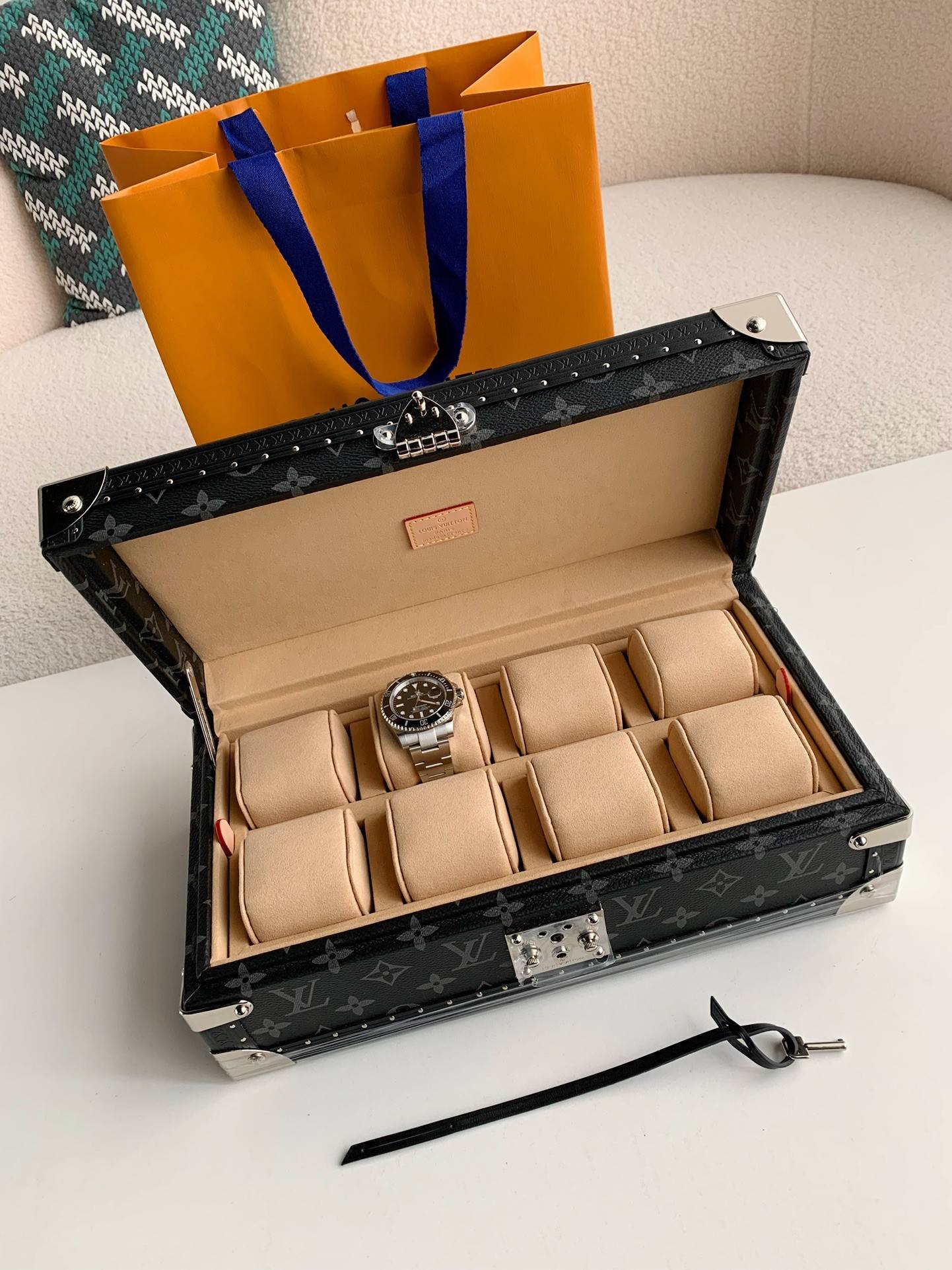 L*V Watch Storage Box Size：34*18*11cm