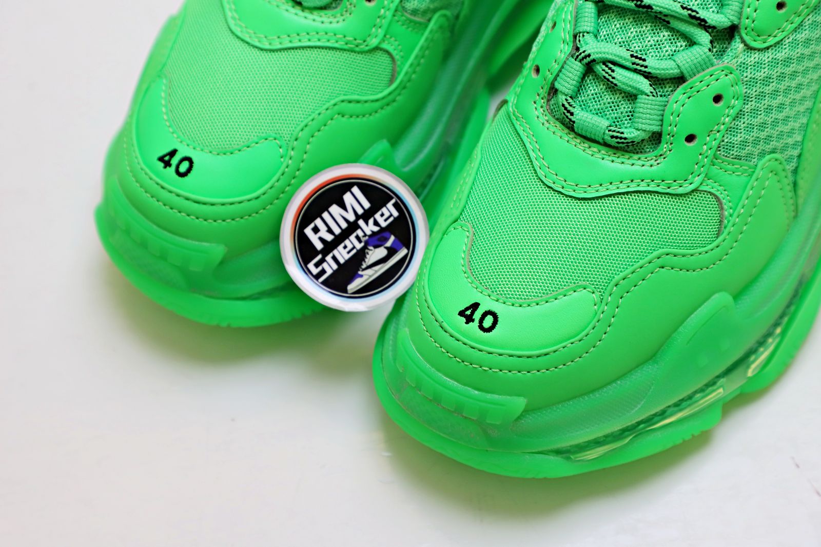 Balenciaga all sizes still in stock! Please contact customer service on iMessage/WhatsApp to purchase! TRIPLE S green