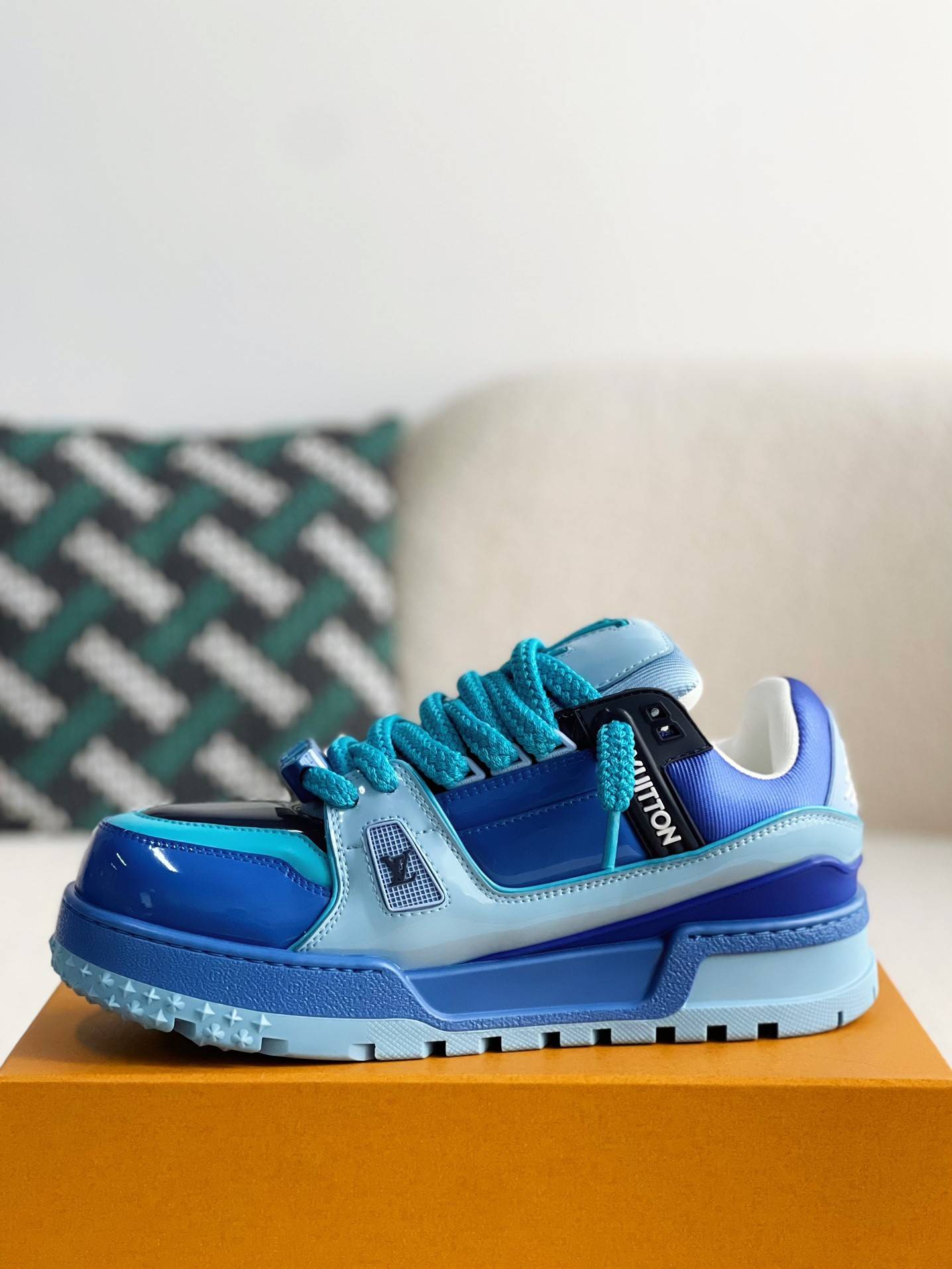 L*V TRAINER MAXI SNEAKERS