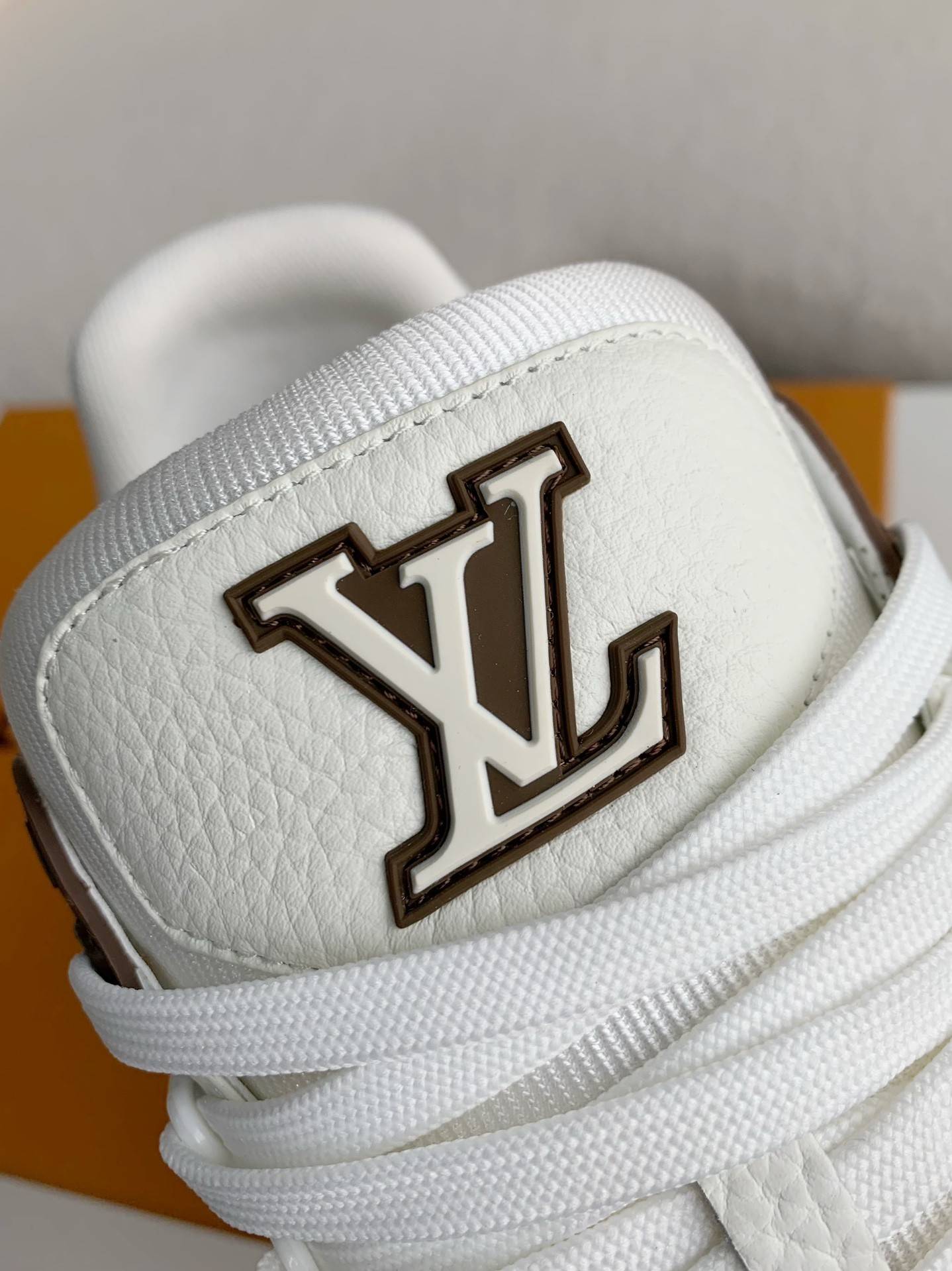 L*V TRAINER SNEAKERS