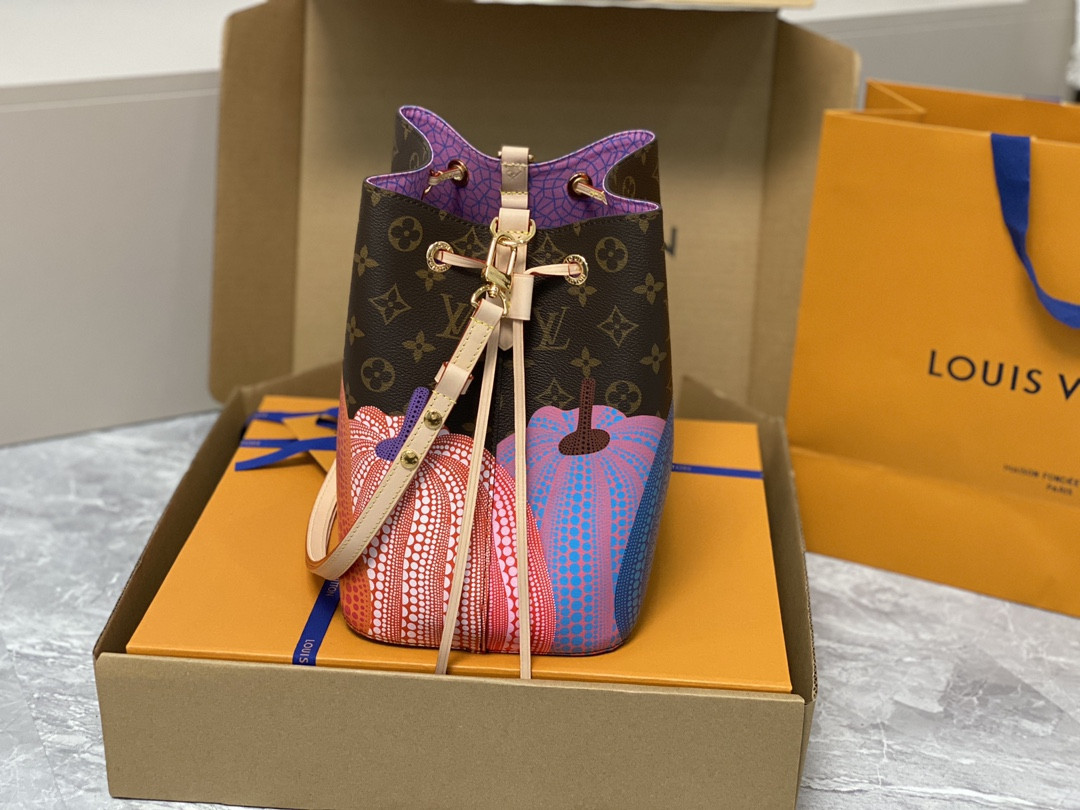 Louis Vuitton Néonoé Bag