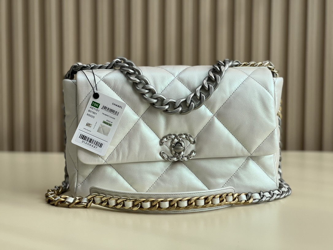 Chanle 19 Handbag