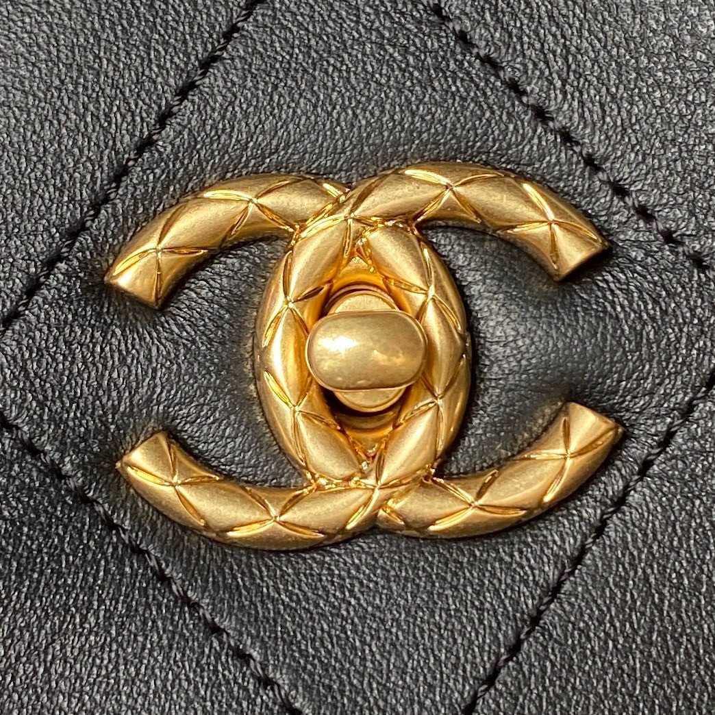 Chanel 23a Hobo Bag