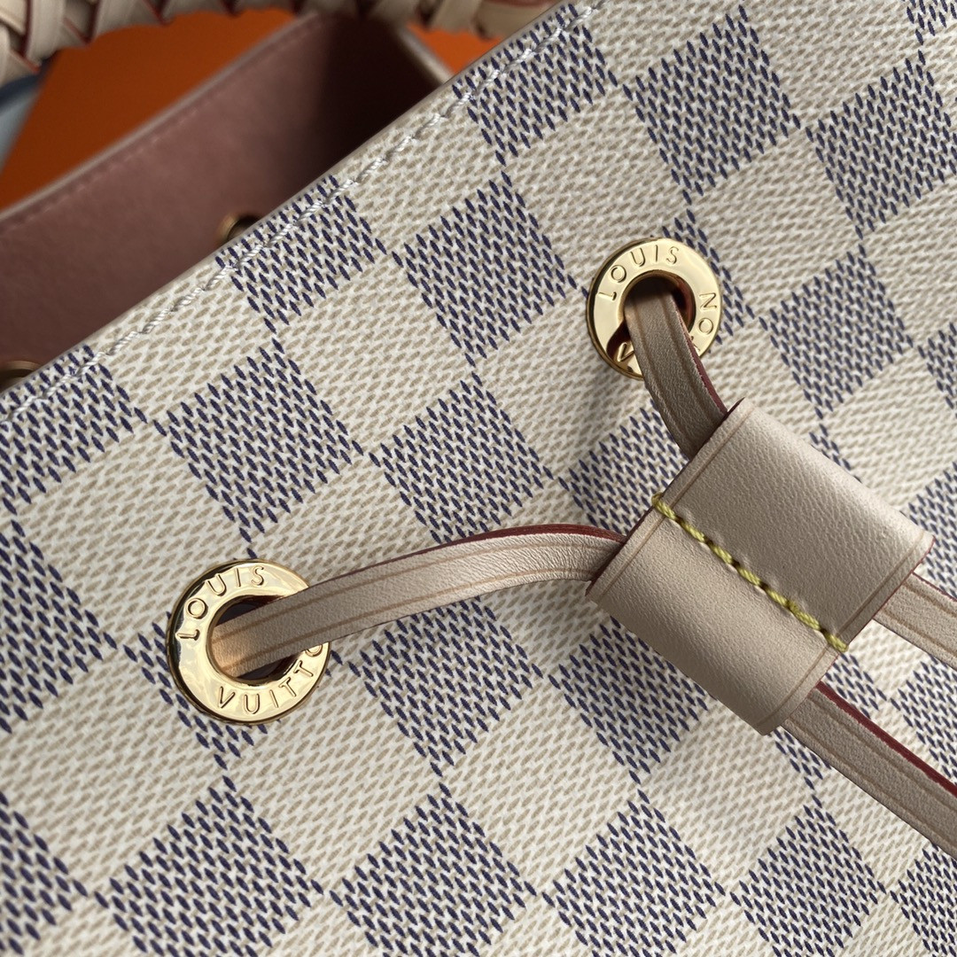 Louis Vuitton Néonoé Bag