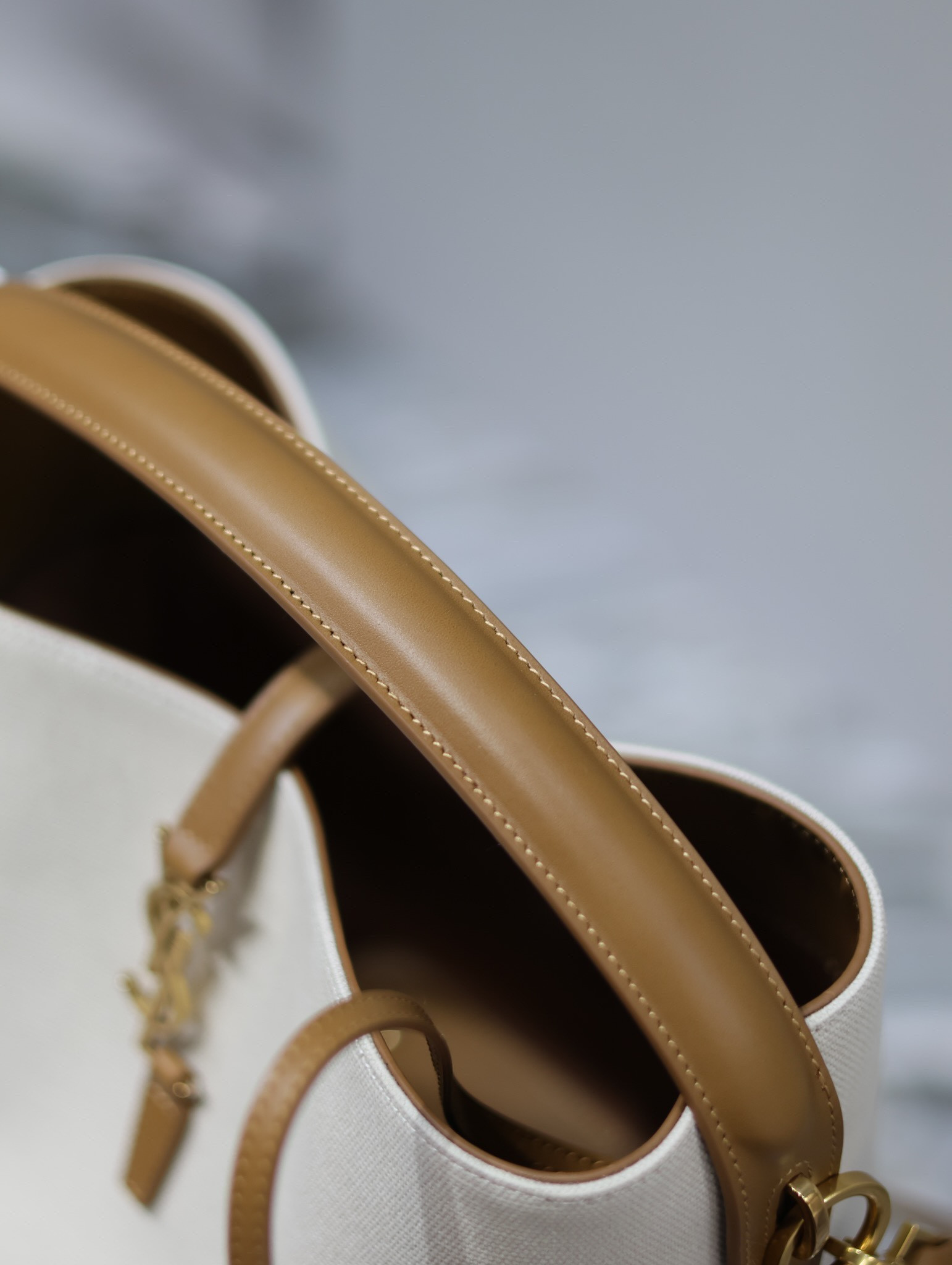 Ysl Le 5à7 Bucket