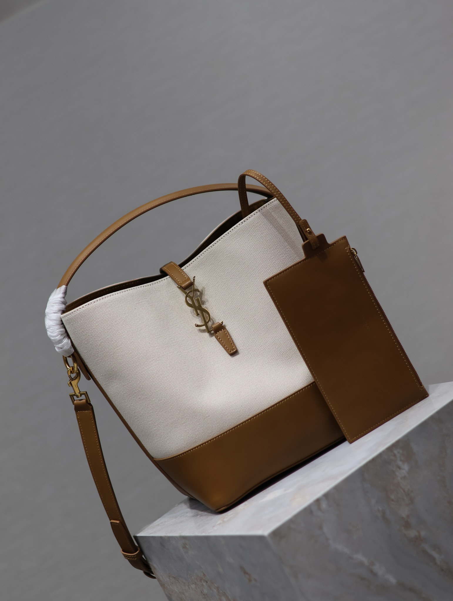 Ysl Le 5à7 Bucket
