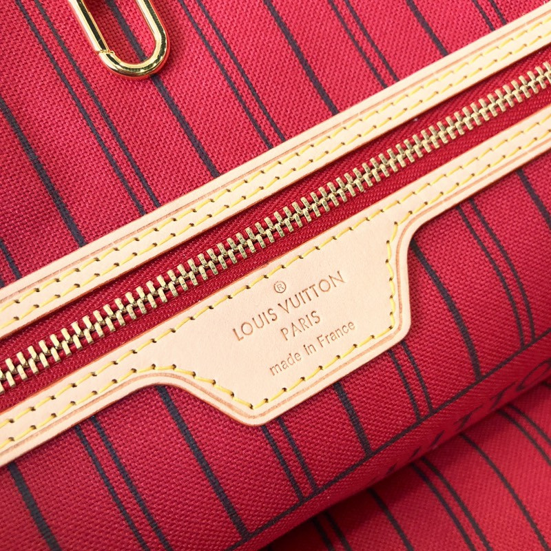 Louis Vuitton Neverfull Bag
