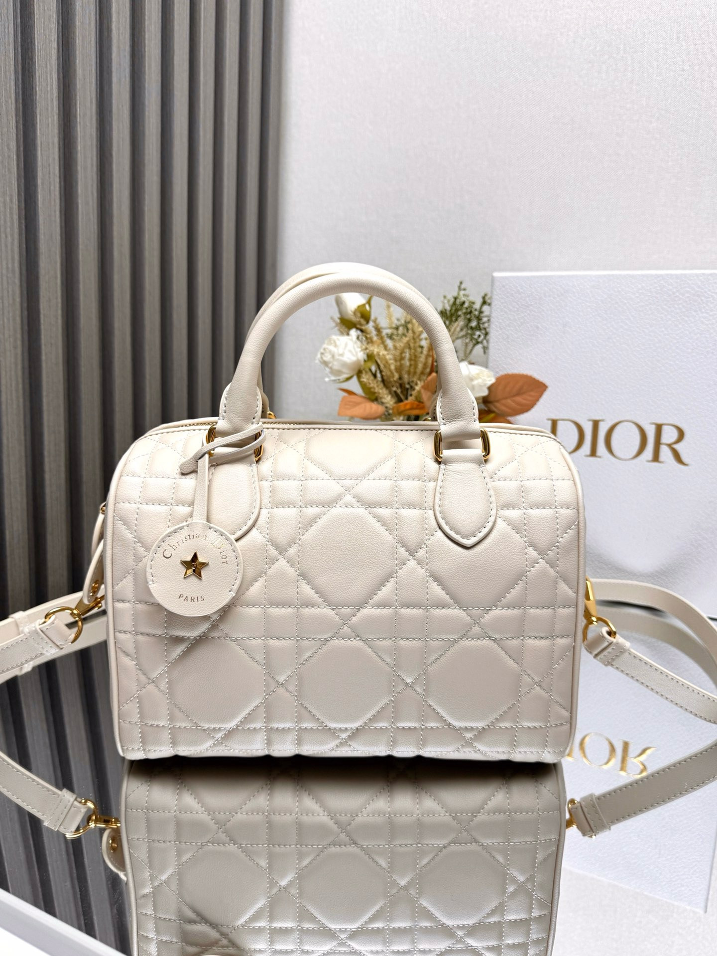 Dior Groove 25