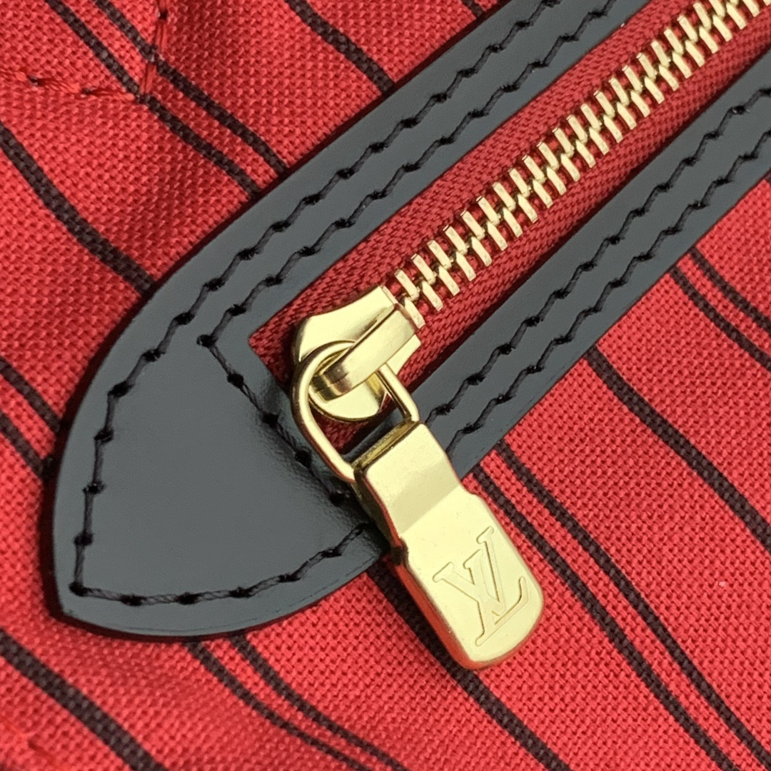 Louis Vuitton Neverfull Bag