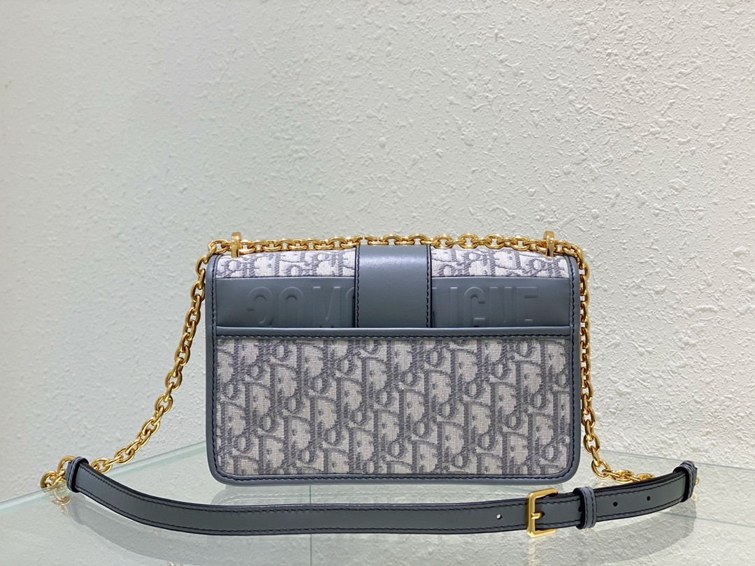 30 Montaigne Chain Bag