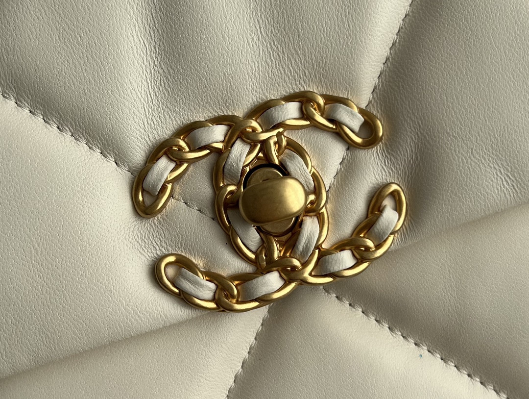 Chanle 19 Handbag